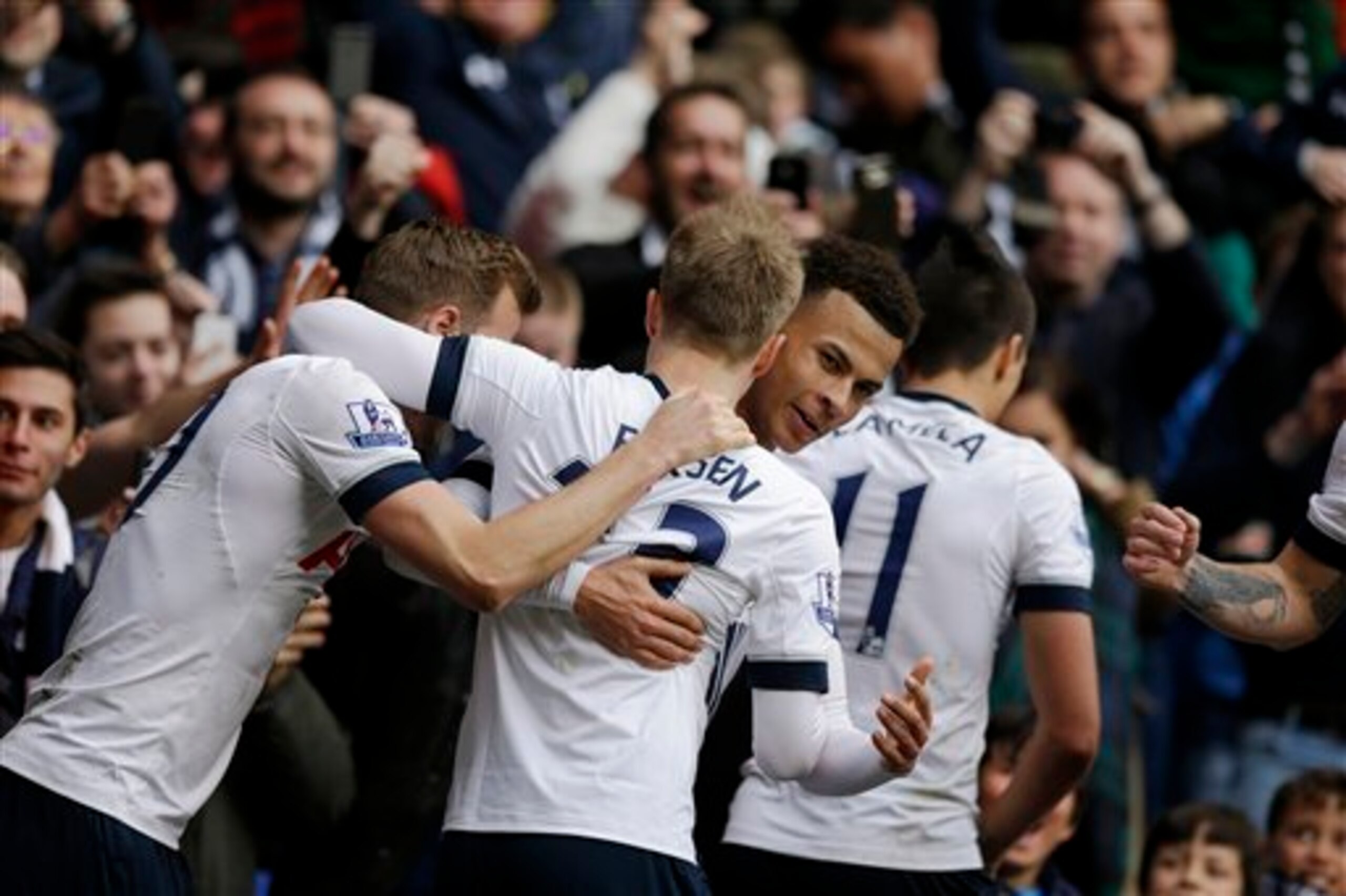Tottenham scored three goals in six minutes on Sunday to defeat Manchester United 3-0.
