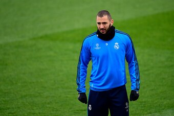 Real Madrid's French forward Karim Benzema looks on during a training session at Valdebebas Sport City in Madrid on April 11, 2016 on the eve of their Champions League second leg football match against Wolsburg.  / AFP / PIERRE-PHILIPPE MARCOU        (Pho
