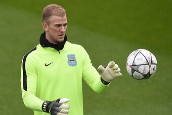 Manchester City's English goalkeeper Joe Hart participates during a team training session in Manchester, northern England on April 11, 2016. 
Manchester City will play Paris Saint-Germain (PSG) in a UEFA Champions League quarter-final, second leg football