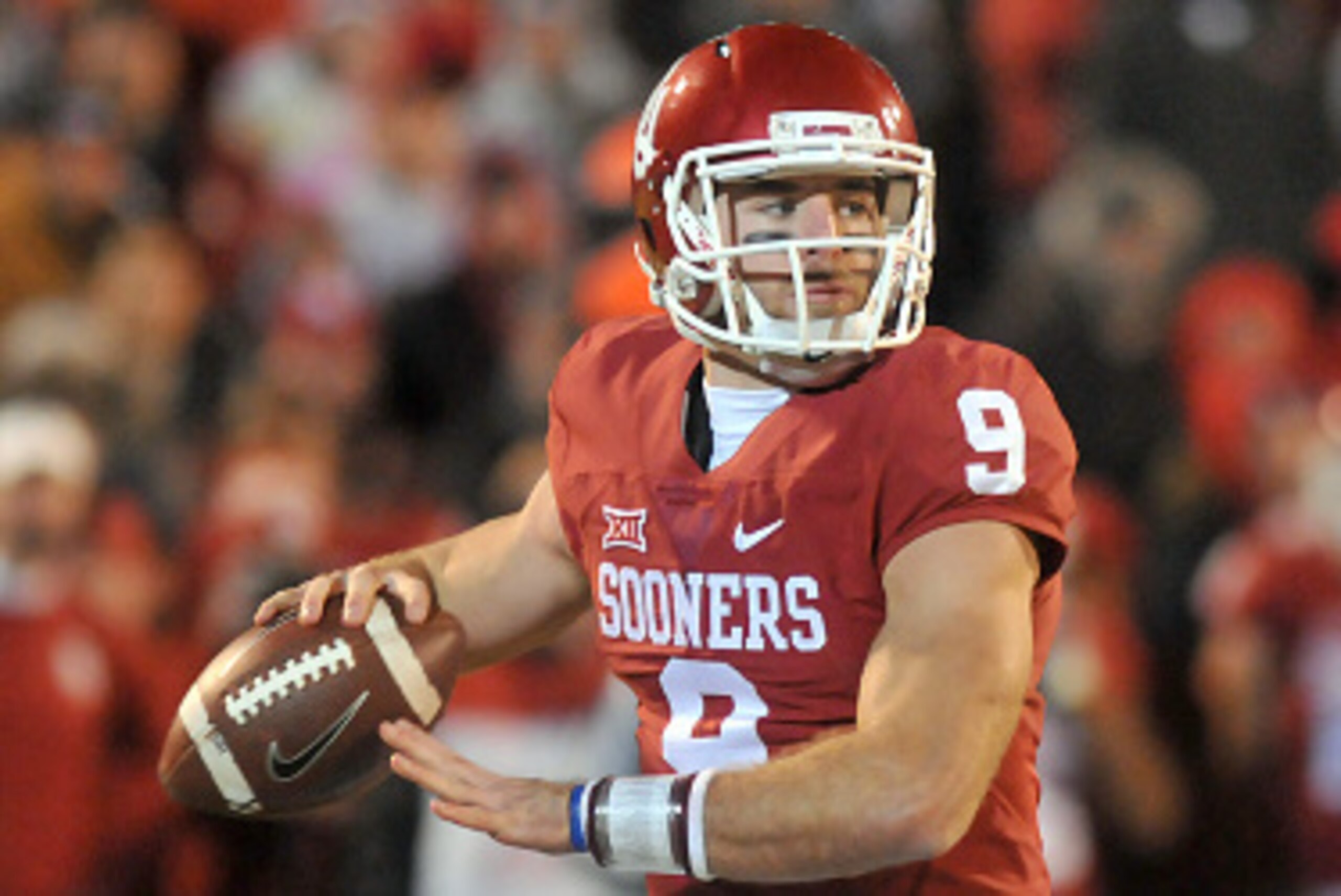NORMAN, OK - NOVEMBER 21: Quarterback Trevor Knight #9 of the Oklahoma Sooners drops back to pass during their win against the TCU Horned Frogs on November 21, 2015 at the Gaylord Family Oklahoma Memorial Stadium in Norman, Oklahoma. (Photo by Jackson Lai