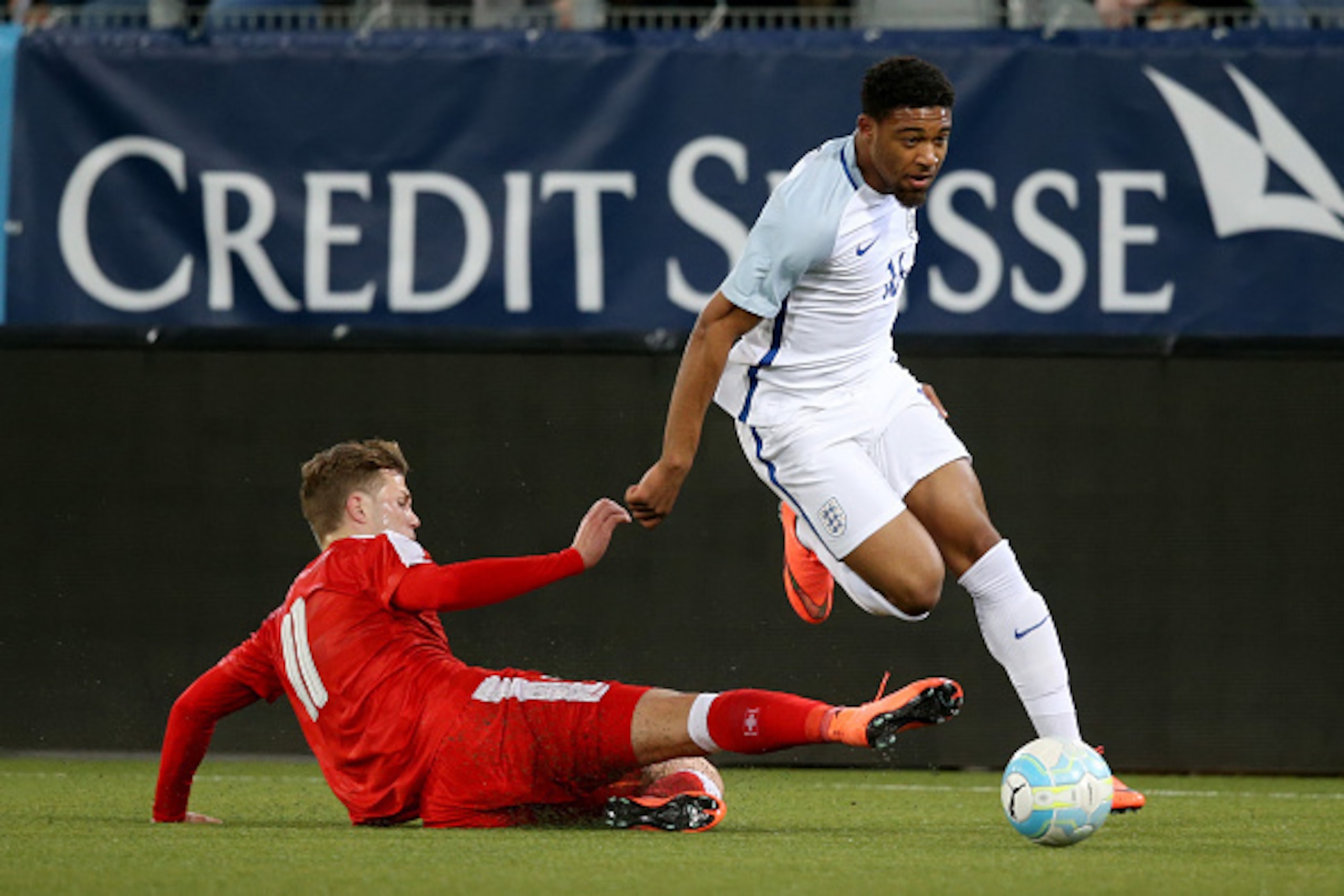 THUN, SWITZERLAND - MARCH 26: Jordon Ibe of England U21 (R) competes for the ball with Florian Kamberi of Switzerland U21 during the European Under 21 Qualifier match between Switzerland U21 and England U21 at Stockhorn Arena on March 26, 2016 in Thun, Sw