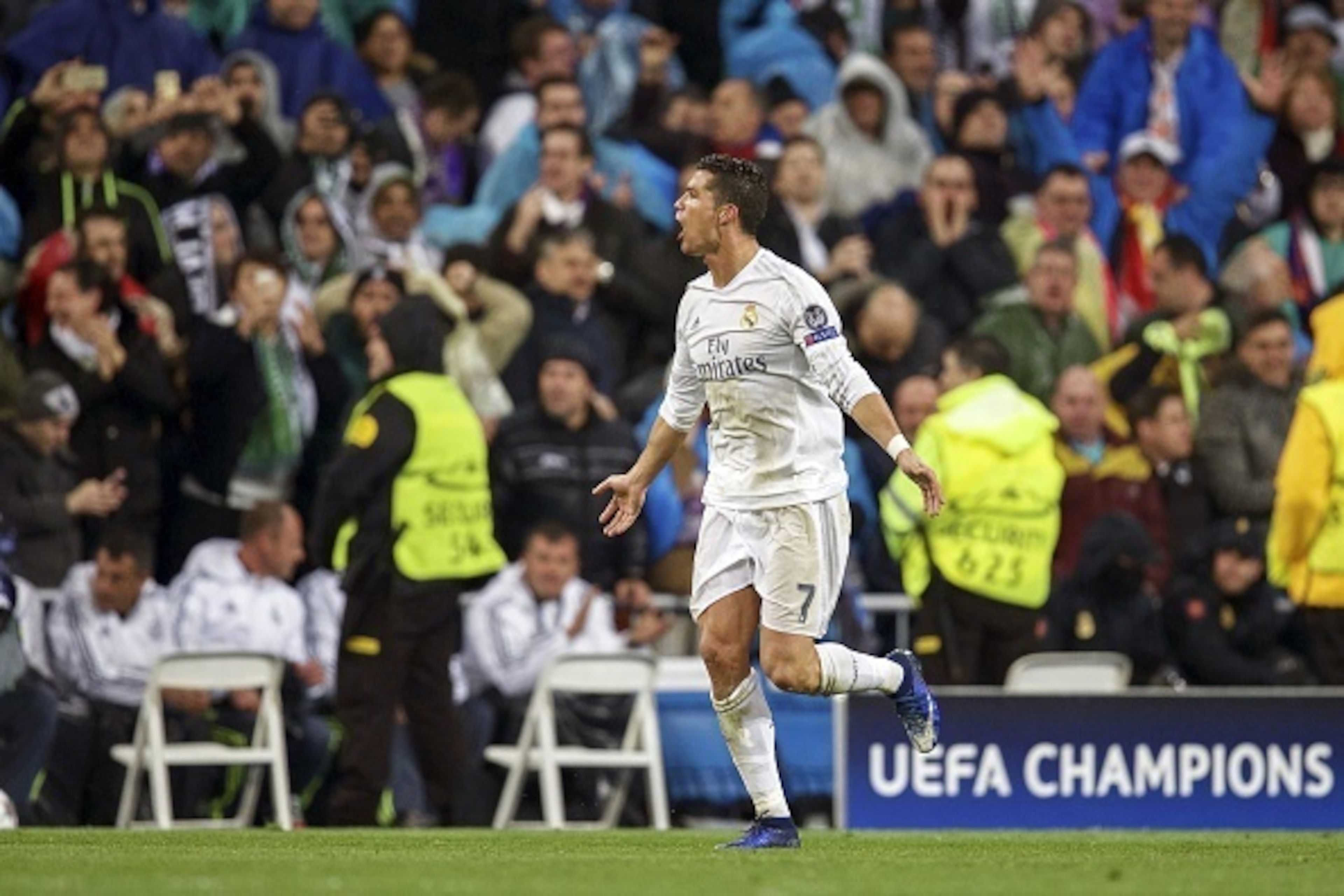 Cristiano Ronaldo of Real Madrid during the UEFA Champions League quarter-final match between Real Madrid and VfL Wolfsburg on April 12, 2016 at the Santiago Bernabeu stadium in Madrid, Spain.(Photo by VI Images via Getty Images) Cristiano Ronaldo of Real Madrid during the UEFA Champions League quarter-final match between Real Madrid and VfL Wolfsburg on April 12, 2016 at the Santiago Bernabeu stadium in Madrid, Spain.(Photo by VI Images via Getty Images)