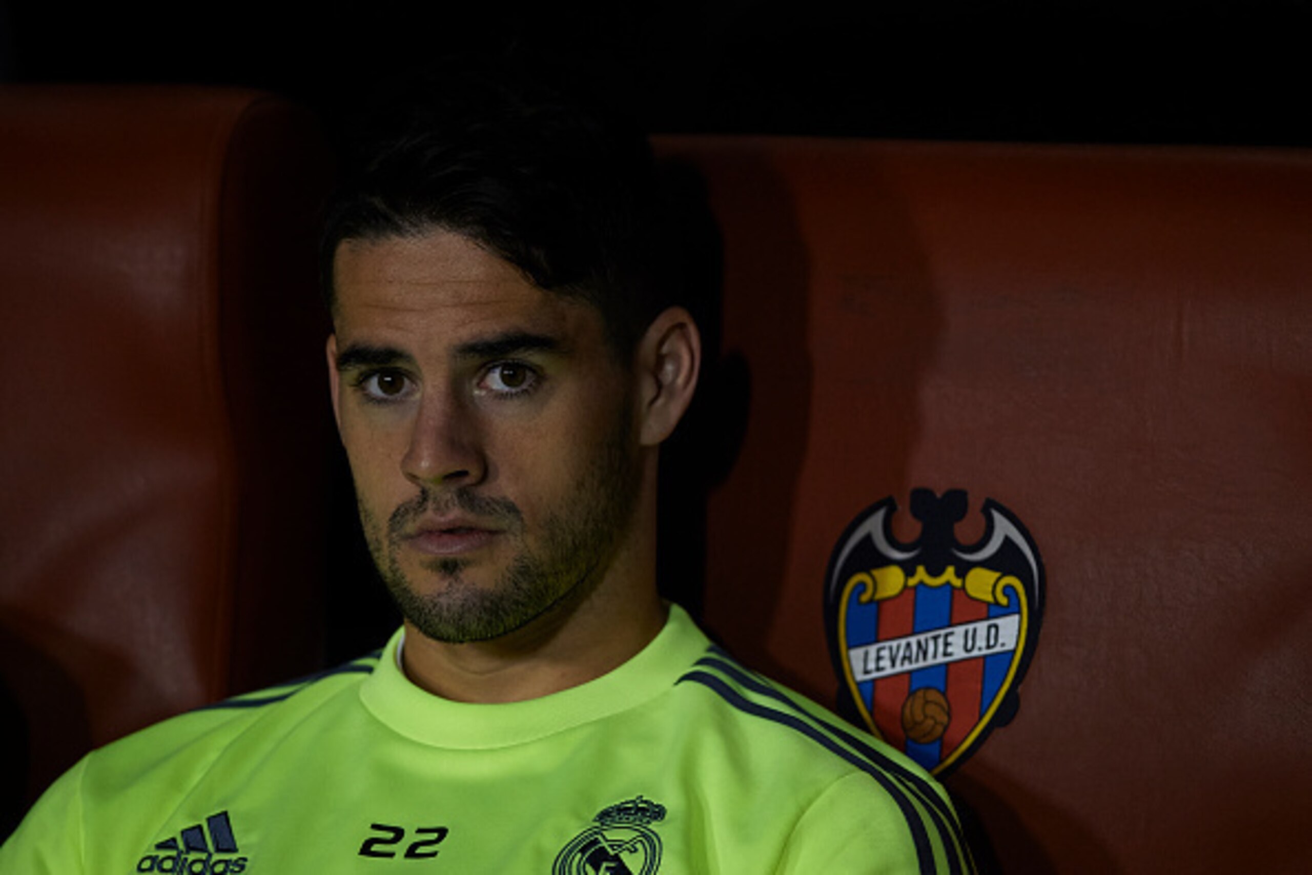 VALENCIA, SPAIN - MARCH 02:  Isco of Real Madrid looks on prior to the La Liga match between Levante UD and Real Madrid at Ciutat de Valencia on March 02, 2016 in Valencia, Spain.  (Photo by Manuel Queimadelos Alonso/Getty Images)