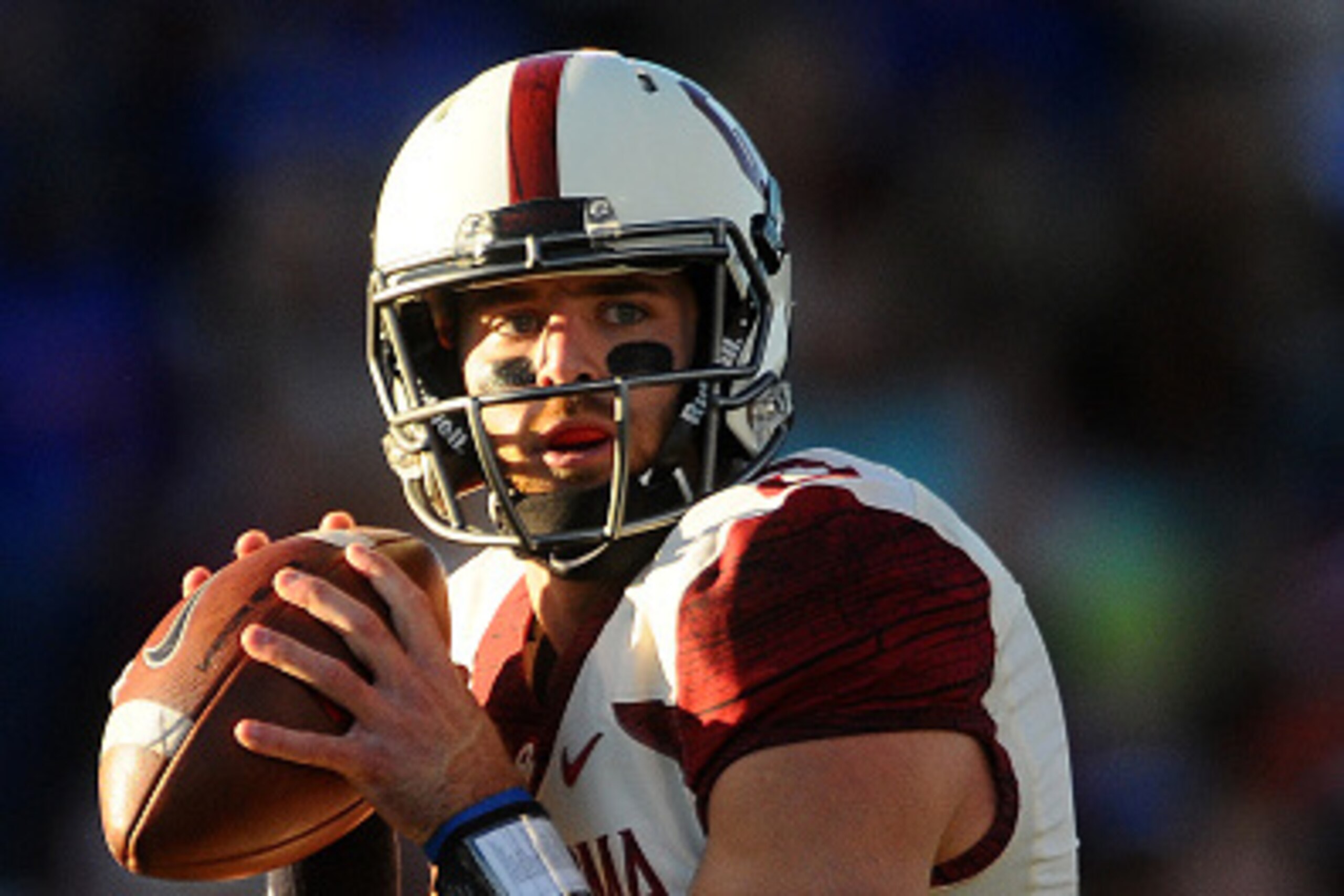 LAWRENCE KS, - OCTOBER 31: Quarterback Trevor Knight #9 of the Oklahoma Sooners throws a pass against the Kansas Jayhawks on October 31, 2015 at Memorial Stadium in Lawrence, Kansas. (Photo by Jackson Laizure/Getty Images)