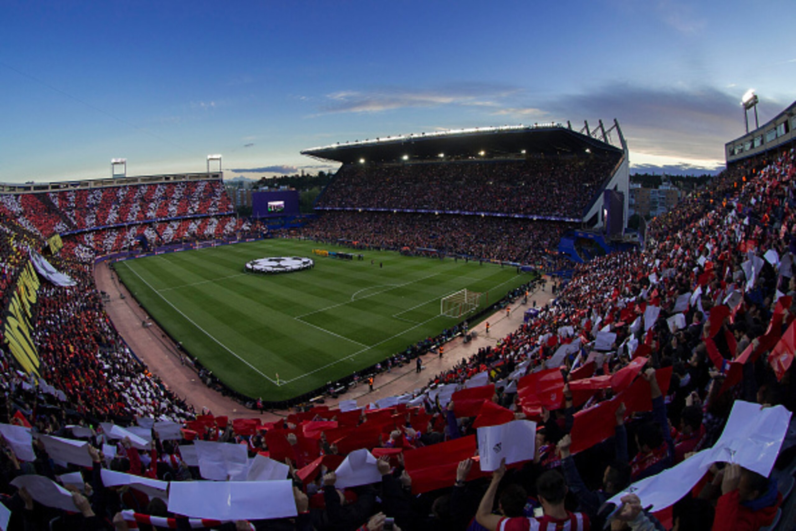 MADRID, SPAIN - APRIL 13: General view of Vincente Calderon stadium prior to start the UEFA Champions League quarter final, second leg match between Club Atletico de Madrid and FC Barcelona on April 13, 2016 in Madrid, Spain. (Photo by Gonzalo Arroyo Mo MADRID, SPAIN - APRIL 13: General view of Vincente Calderon stadium prior to start the UEFA Champions League quarter final, second leg match between Club Atletico de Madrid and FC Barcelona on April 13, 2016 in Madrid, Spain. (Photo by Gonzalo Arroyo Mo