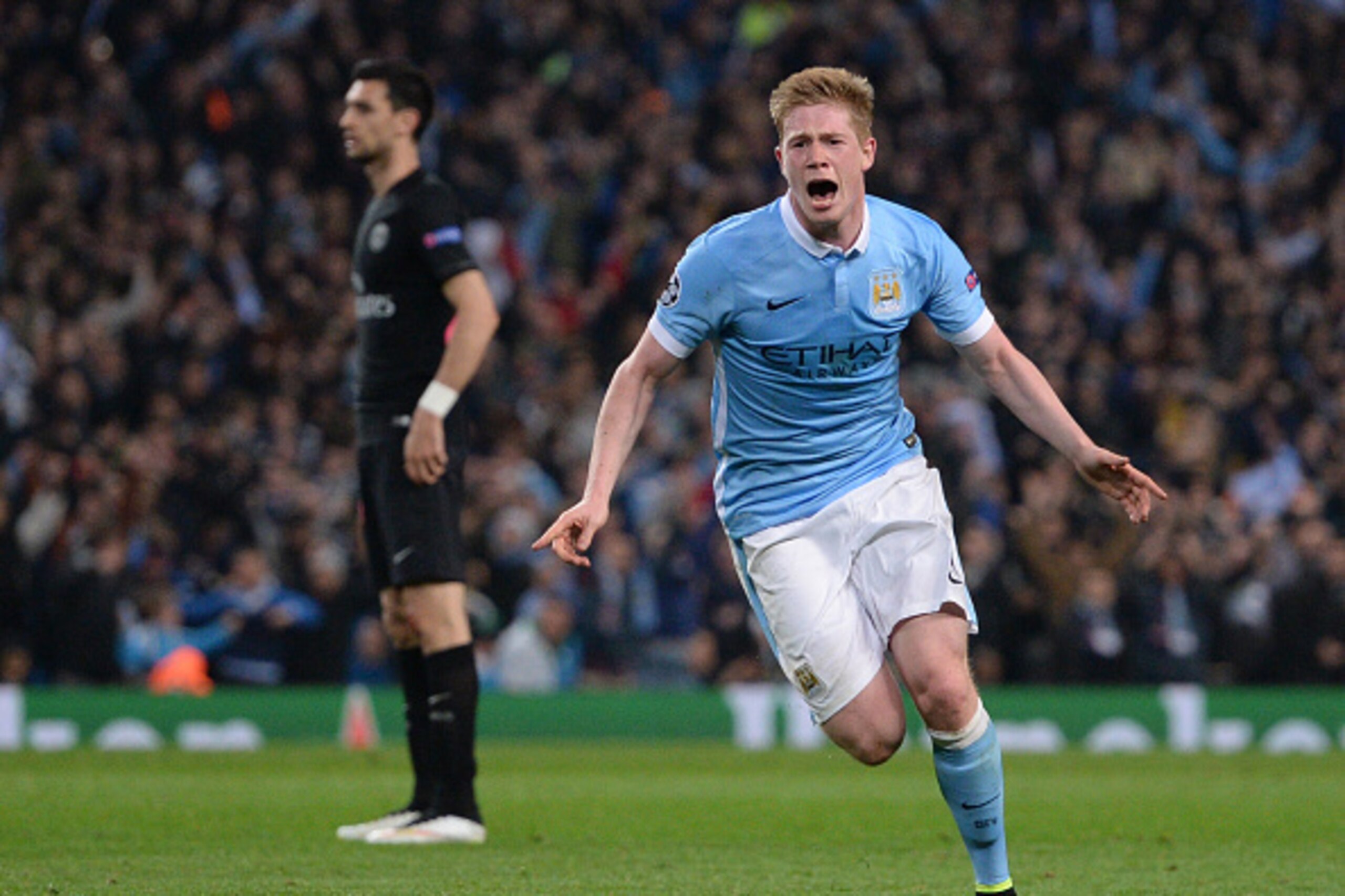 Manchester City's Belgian midfielder Kevin De Bruyne celebrates after scoring during the UEFA Champions league quarter-final second leg football match between Manchester City and Paris Saint-Germain at the Etihad stadium in Manchester on April 12, 2016. /