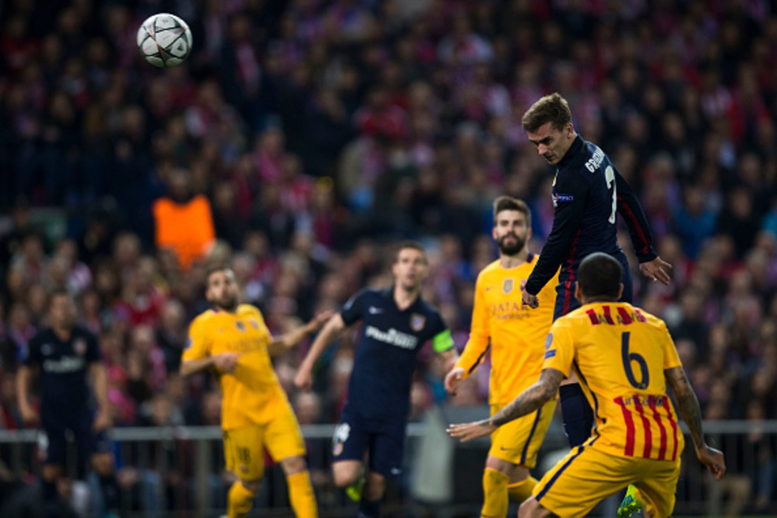 MADRID, SPAIN - APRIL 13:  Antoine Griezmann of Atletico de Madrid scores their opening goal during the UEFA Champions League quarter final, second leg match between Club Atletico de Madrid and FC Barcelona at the Vincente Calderon on April 13, 2016 in Ma