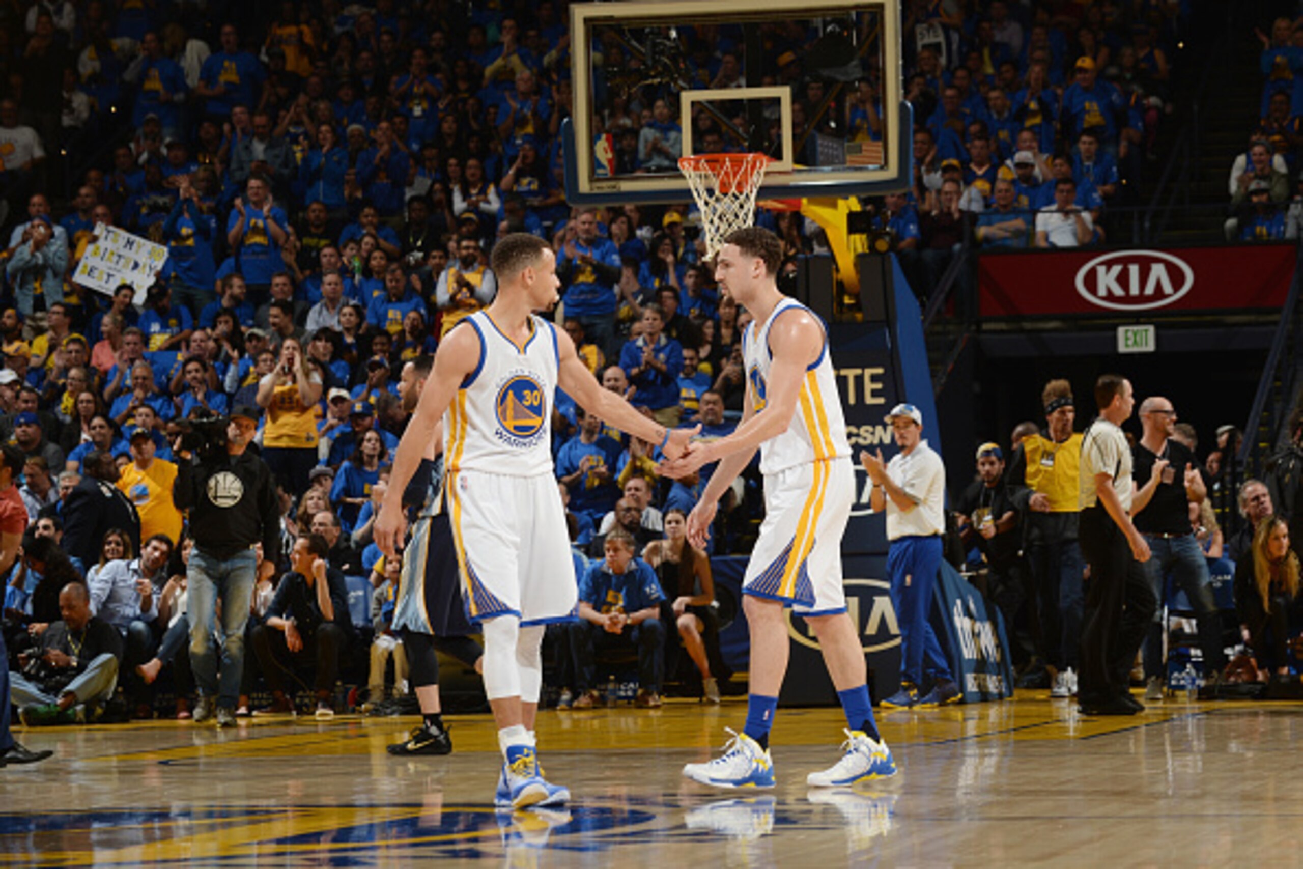OAKLAND, CA - APRIL 13: Stephen Curry #30 of the Golden State Warriors shakes hands with Klay Thompson #11 of the Golden State Warriors during the game against the Memphis Grizzlies on April 13, 2016 at ORACLE Arena in Oakland, California. NOTE TO USER: OAKLAND, CA - APRIL 13: Stephen Curry #30 of the Golden State Warriors shakes hands with Klay Thompson #11 of the Golden State Warriors during the game against the Memphis Grizzlies on April 13, 2016 at ORACLE Arena in Oakland, California. NOTE TO USER: