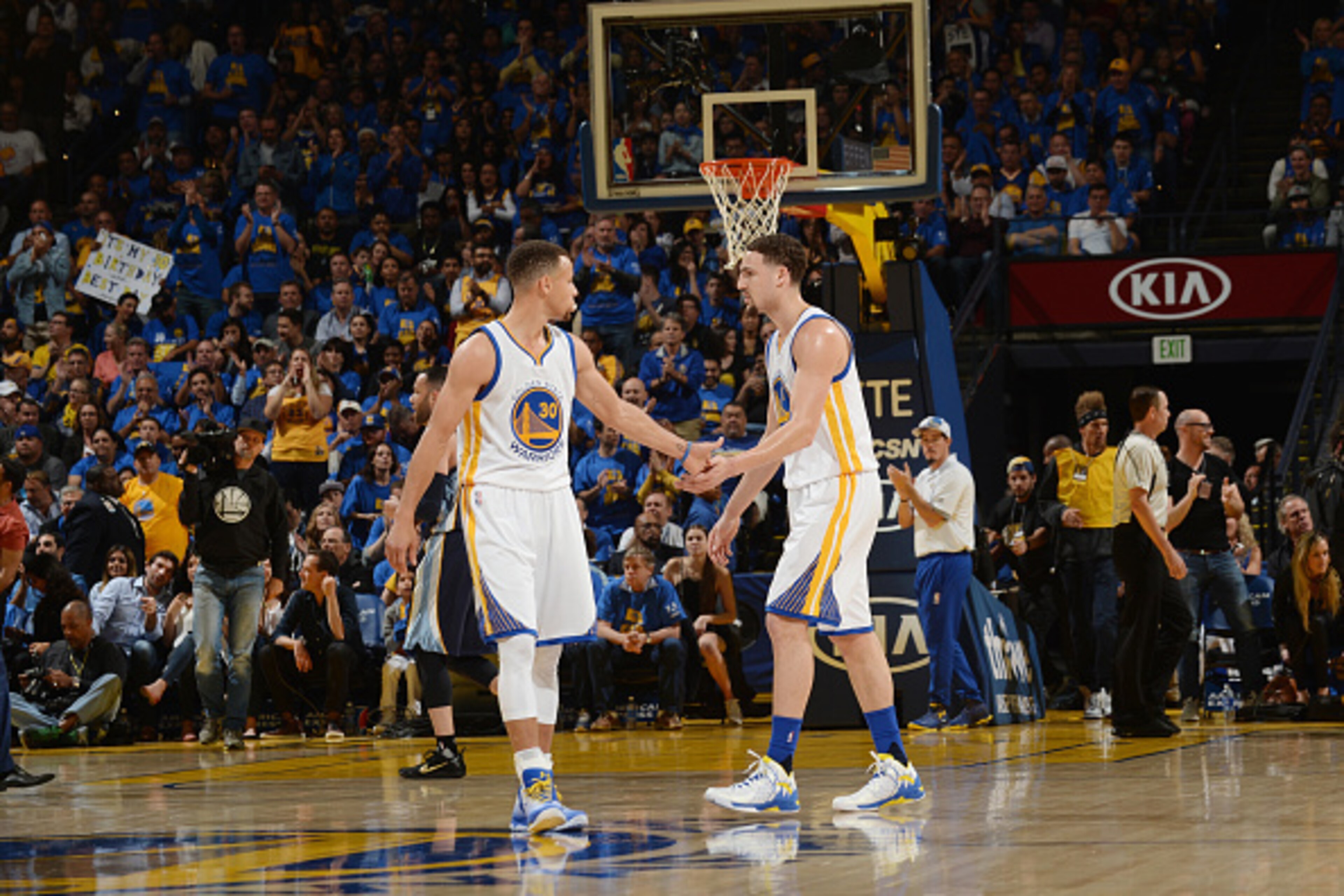 OAKLAND, CA - APRIL 13: Stephen Curry #30 of the Golden State Warriors shakes hands with Klay Thompson #11 of the Golden State Warriors during the game against the Memphis Grizzlies on April 13, 2016 at ORACLE Arena in Oakland, California. NOTE TO USER: OAKLAND, CA - APRIL 13: Stephen Curry #30 of the Golden State Warriors shakes hands with Klay Thompson #11 of the Golden State Warriors during the game against the Memphis Grizzlies on April 13, 2016 at ORACLE Arena in Oakland, California. NOTE TO USER: