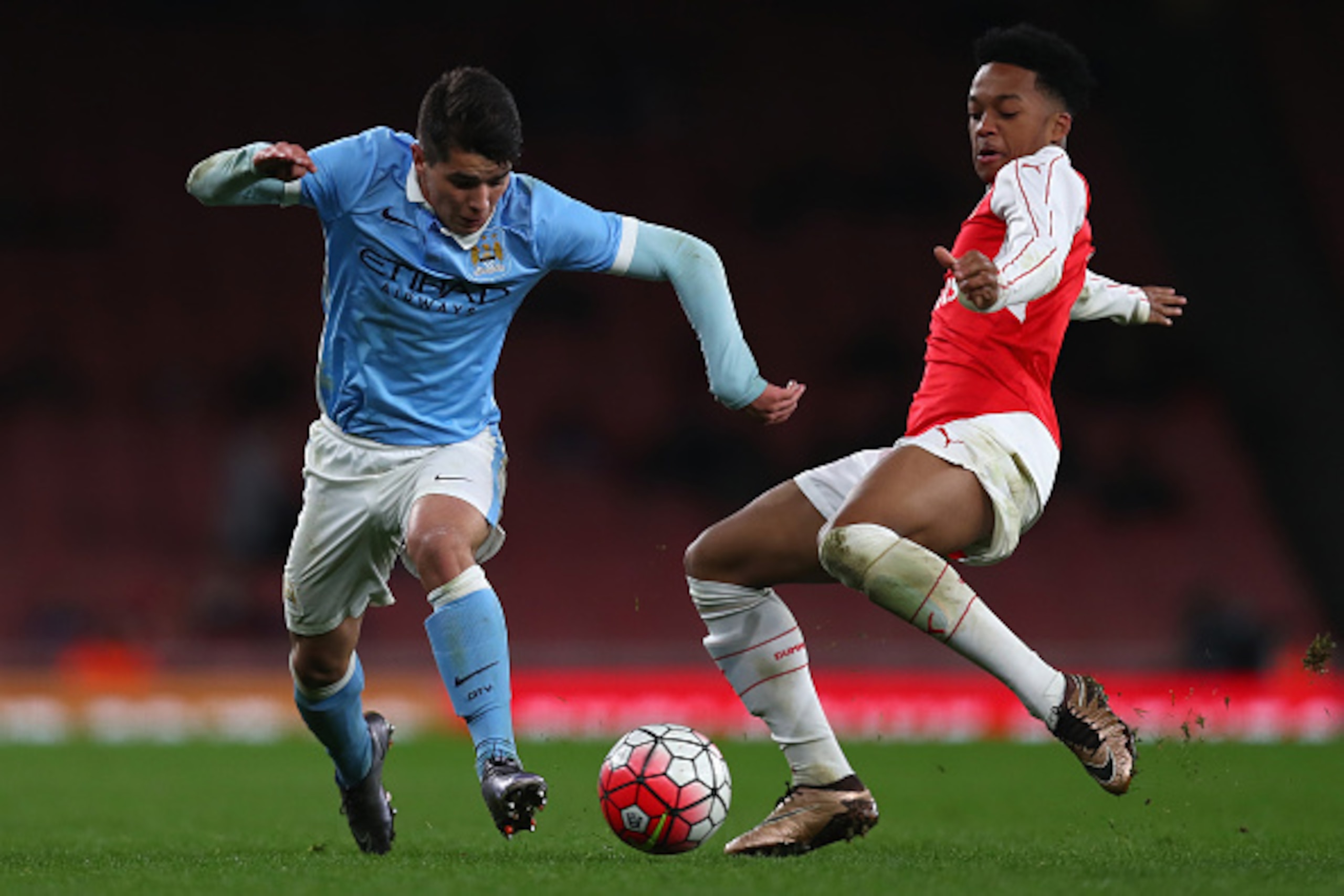 LONDON, ENGLAND - APRIL 04:  Chris Willock of Arsenal holds off Brahim Diaz of Man City during the FA Youth Cup semi-final second leg match between Arsenal and Manchester City at Emirates Stadium on April 4, 2016 in London, England.  (Photo by Julian Finn