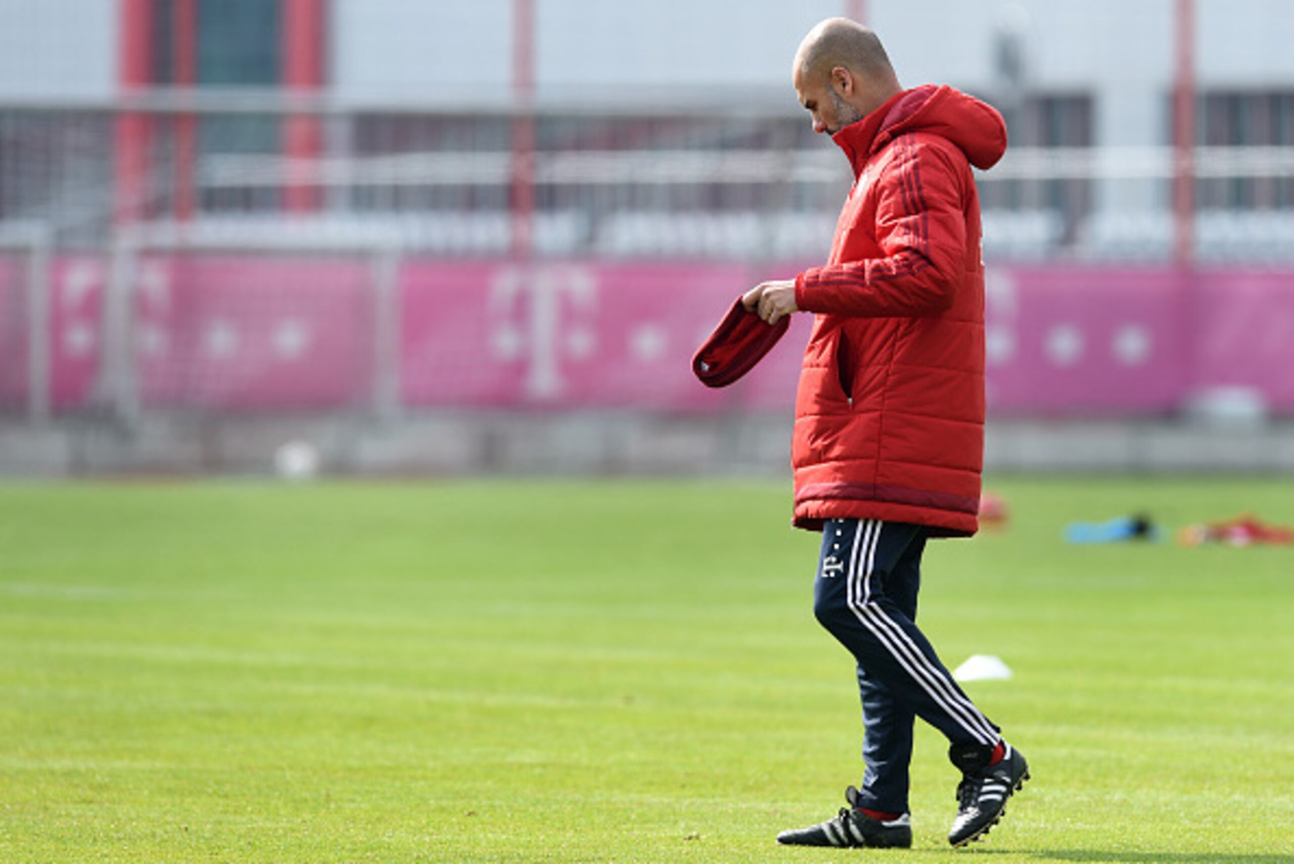 Bayern Munich's Spanish head coach Pep Guardiola walks on the pitch during a training session of the German first division Bundesliga team in Munich, southern Germany, on March 8, 2016.  / AFP / CHRISTOF STACHE        (Photo credit should read CHRISTOF ST