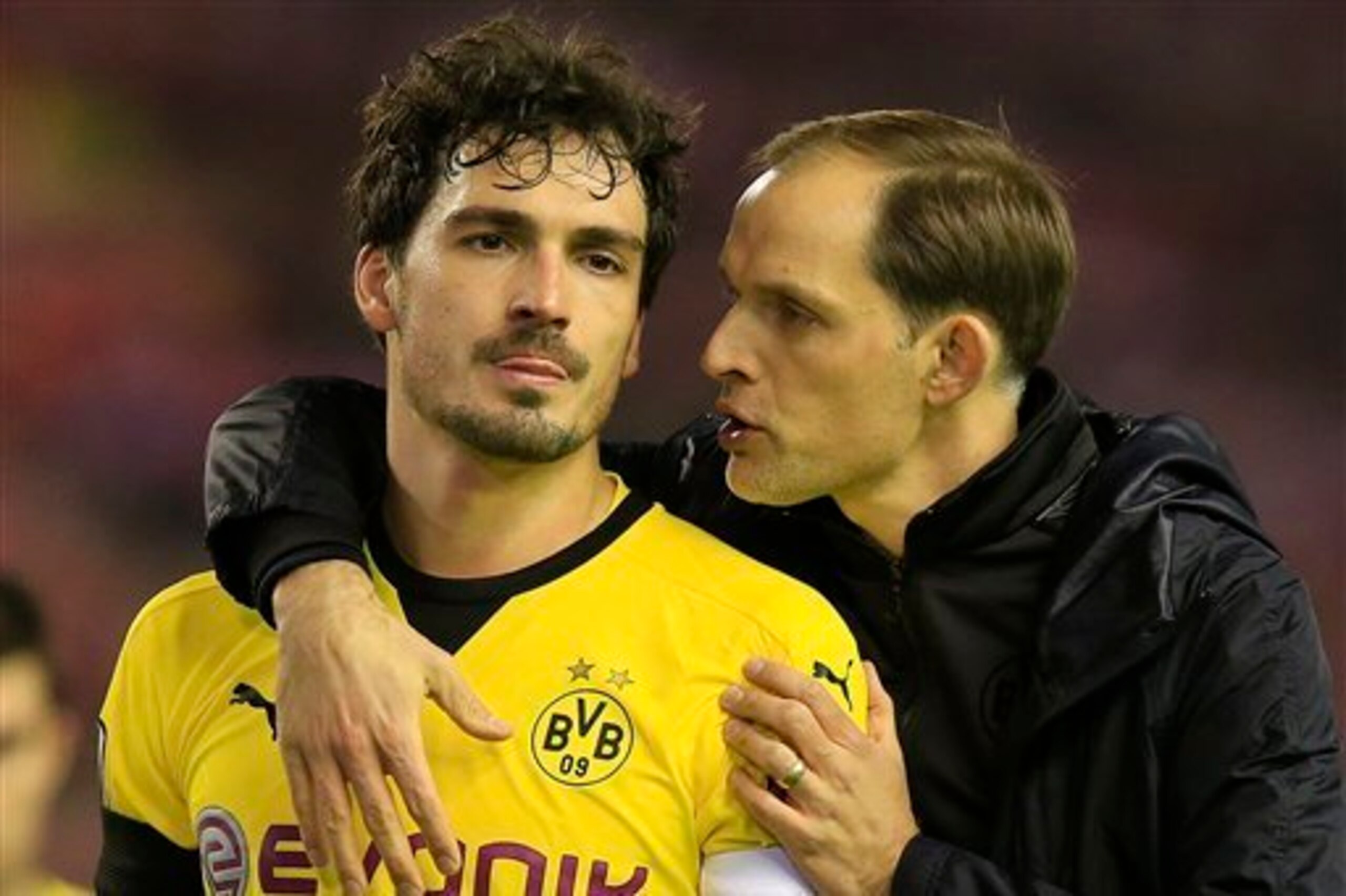 Head coach Thomas Tuchel comforting captain Mats Hummels after the game.