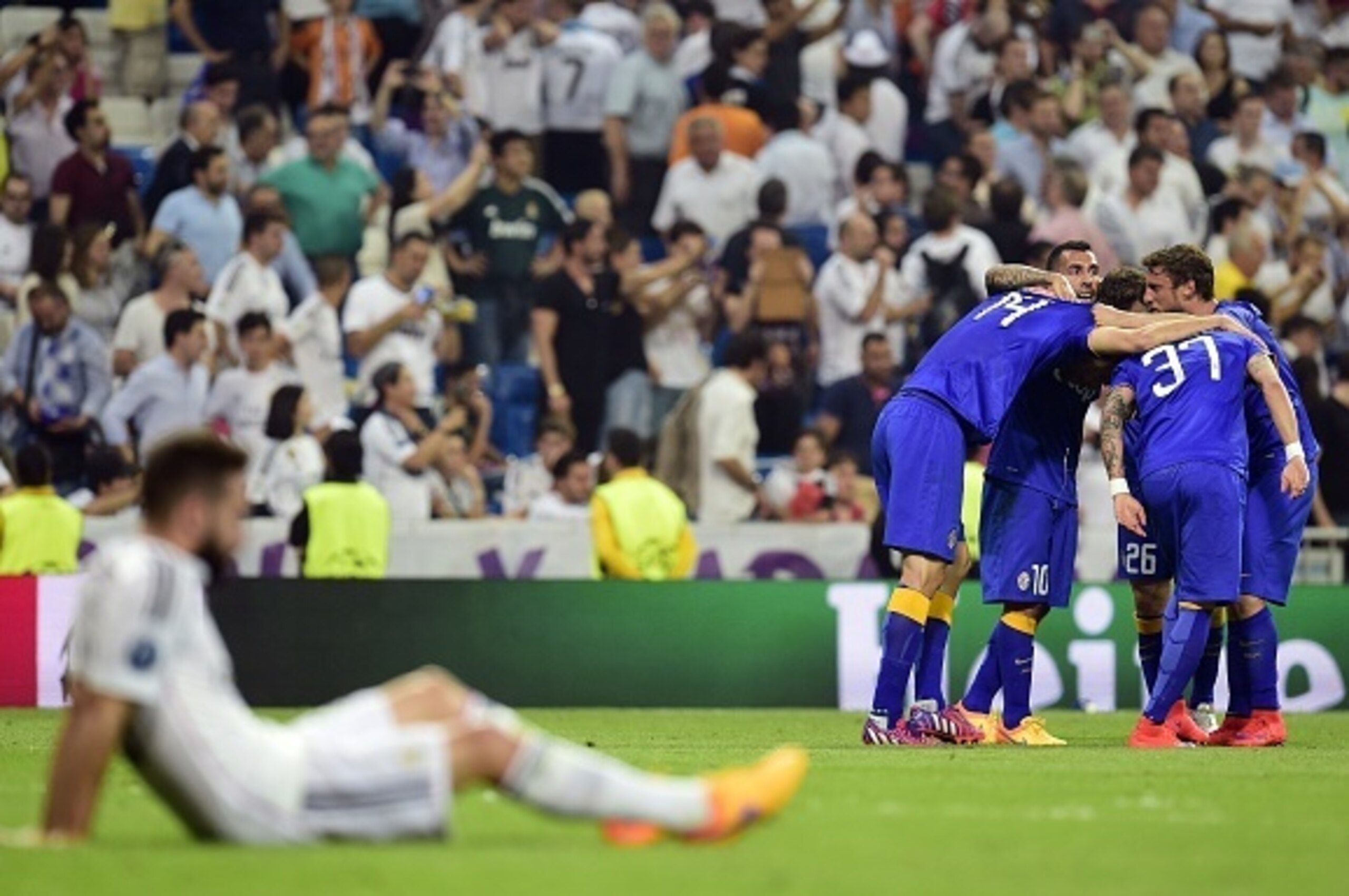 Juventus players celebrate their victory at the end of the UEFA Champions League semi-final second leg football match Real Madrid FC vs Juventus at the Santiago Bernabeu stadium in Madrid on May 13, 2015. The game ended with a draw 1-1. AFP PHOTO/ GERA Juventus players celebrate their victory at the end of the UEFA Champions League semi-final second leg football match Real Madrid FC vs Juventus at the Santiago Bernabeu stadium in Madrid on May 13, 2015. The game ended with a draw 1-1. AFP PHOTO/ GERA