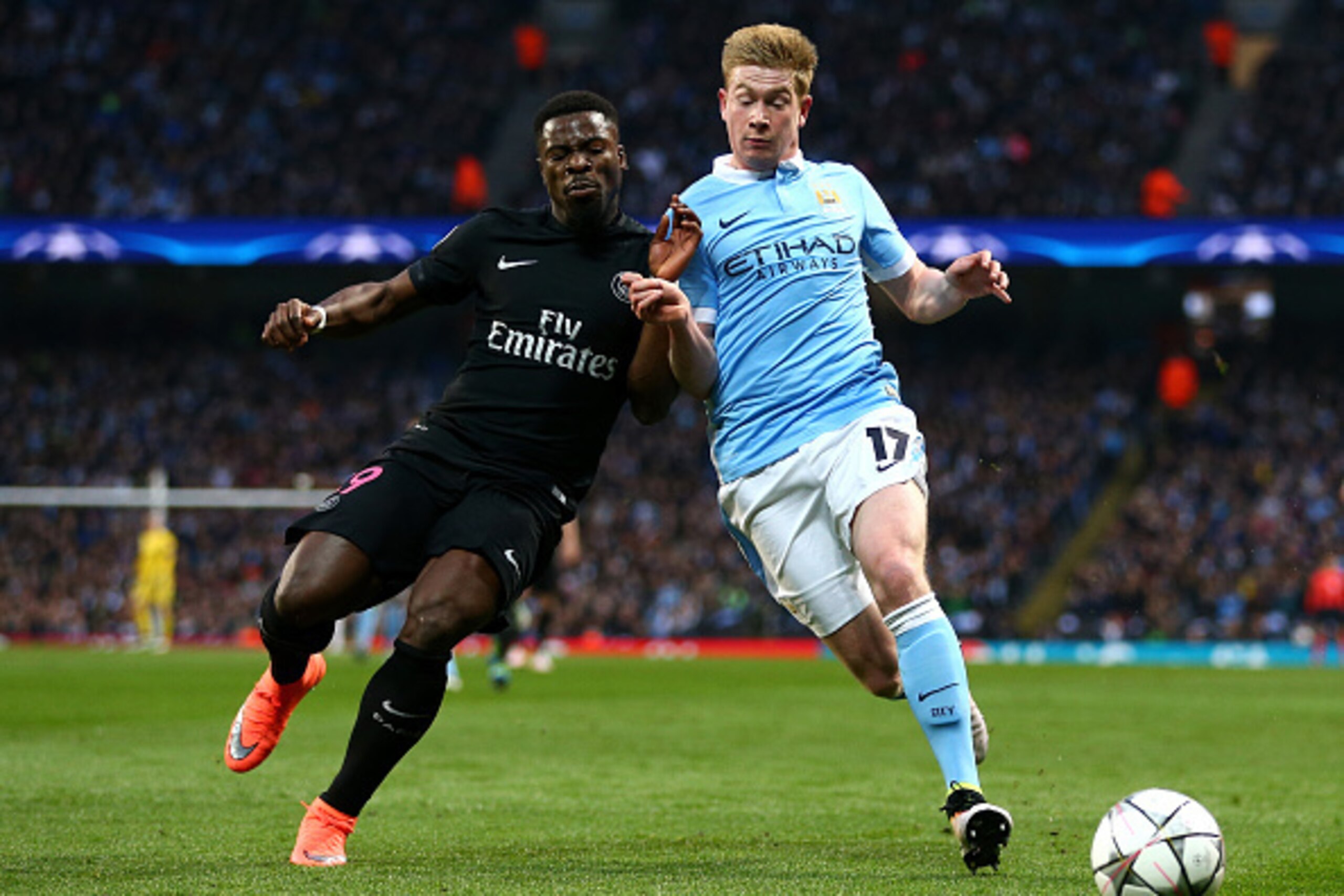 MANCHESTER, ENGLAND - APRIL 12:  Kevin de Bruyne of Manchester City battles with Serge Aurier of Paris Saint-Germain during the UEFA Champions League quarter final second leg match between Manchester City FC and Paris Saint-Germain at the Etihad Stadium o