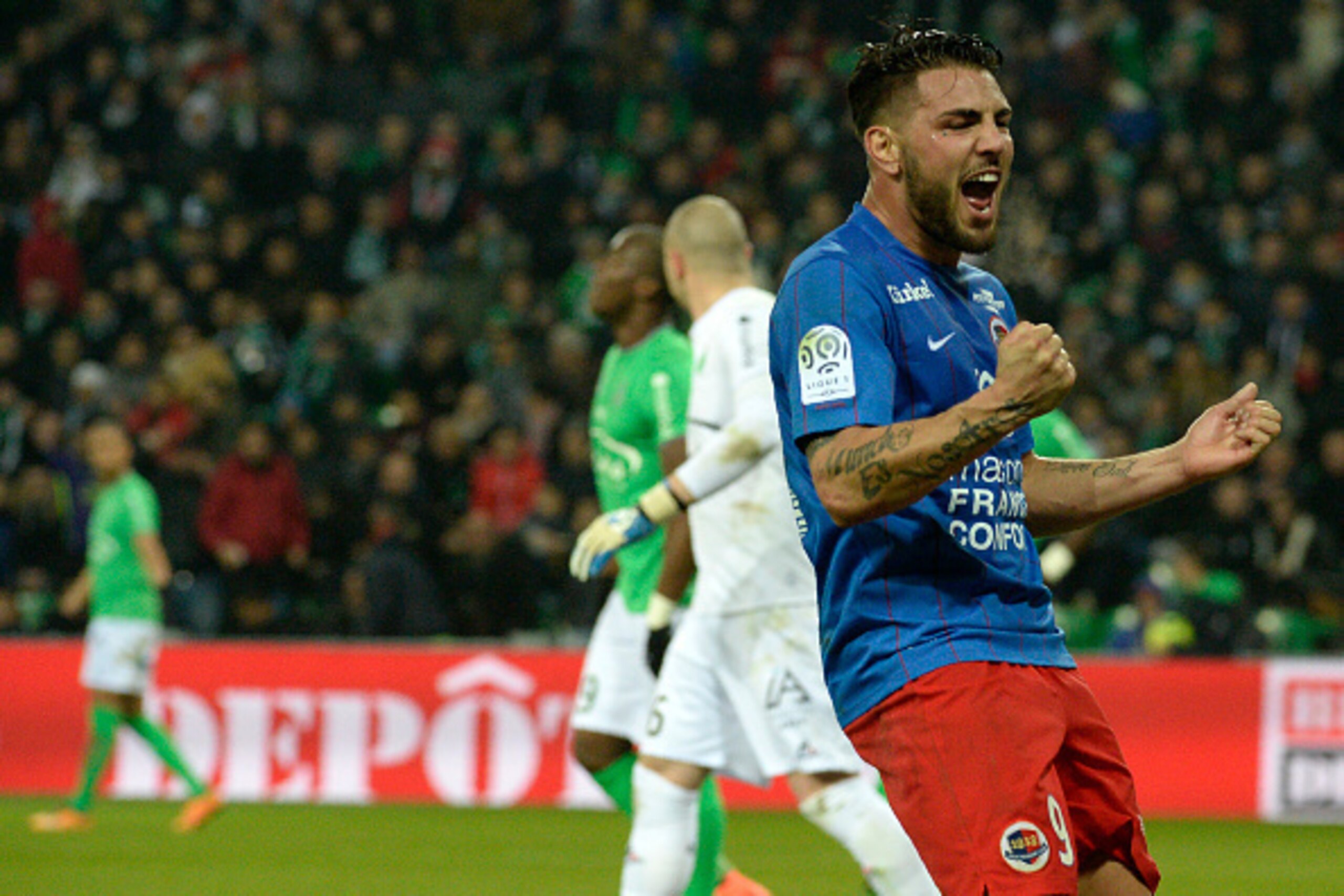 Caen's French forward Andy Delort (R) celebrates after scoring a goal during the French L1 football match Saint-Etienne (ASSE) vs Caen (SMC) on February 28, 2016, at the Geoffroy-Guichard Stadium in Saint-Etienne, central France. AFP PHOTO / JEAN-PHILIPPE