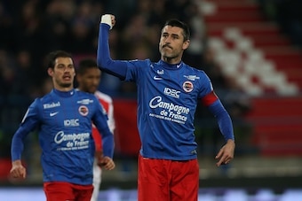 Caen's French midfielder Julien Feret celebrates after scoring a penalty kick during the French L1 football match between Caen (SM Caen) and Monaco (AS Monaco FC), on March 4, 2016 at the Michel d'Ornano stadium, in Caen, northwestern France. AFP PHOTO / Caen's French midfielder Julien Feret celebrates after scoring a penalty kick during the French L1 football match between Caen (SM Caen) and Monaco (AS Monaco FC), on March 4, 2016 at the Michel d'Ornano stadium, in Caen, northwestern France. AFP PHOTO /