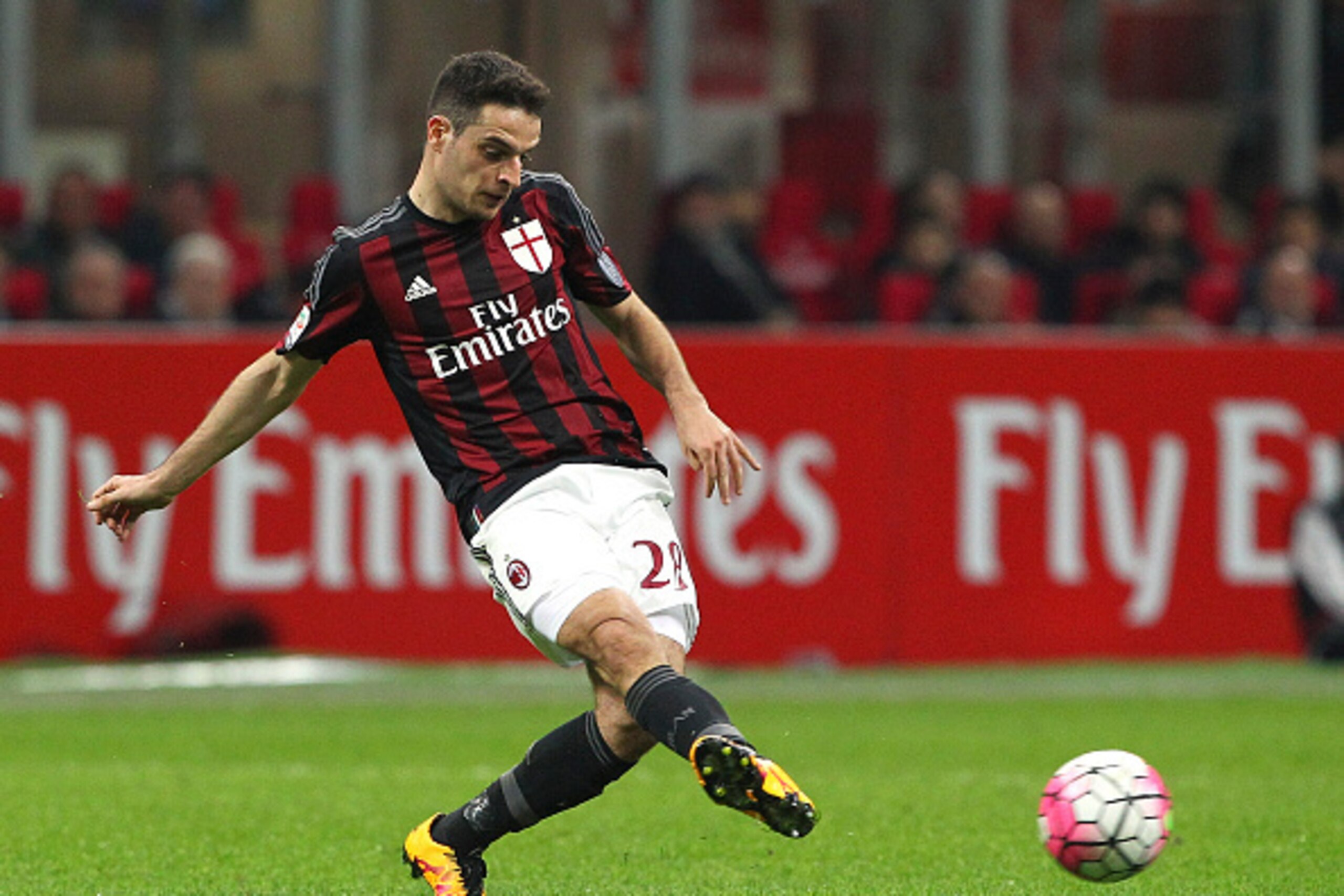 MILAN, ITALY - MARCH 20:  Giacomo Bonaventura of AC Milan in action during the Serie A match between AC Milan and SS Lazio at Stadio Giuseppe Meazza on March 20, 2016 in Milan, Italy.  (Photo by Marco Luzzani/Getty Images)