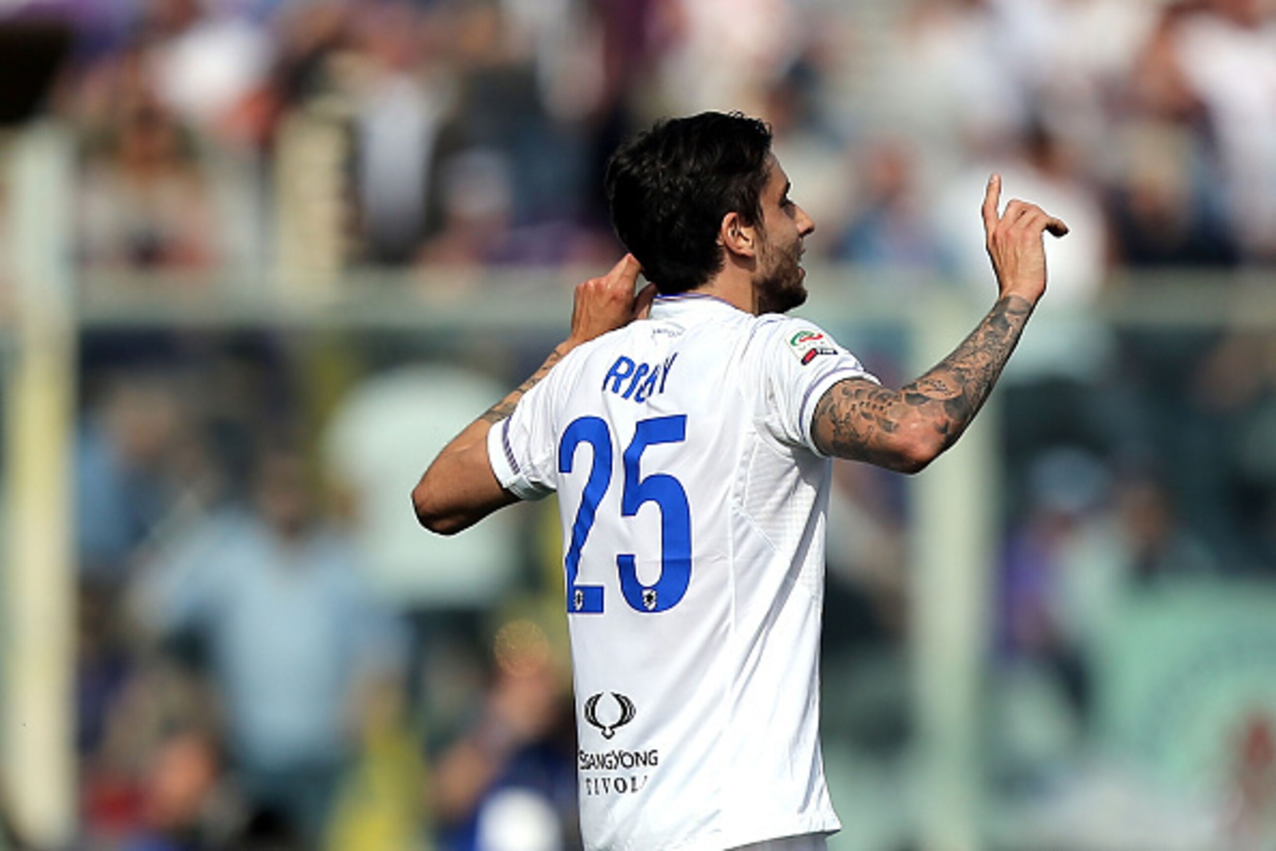 FLORENCE, ITALY - APRIL 03: Ricardo Alvarez of UC Sampdoria celebrates a goal during the Serie A match between ACF Fiorentina and UC Sampdoria at Artemio Franchi on April 3, 2016 in Florence, Italy.  (Photo by Gabriele Maltinti/Getty Images)