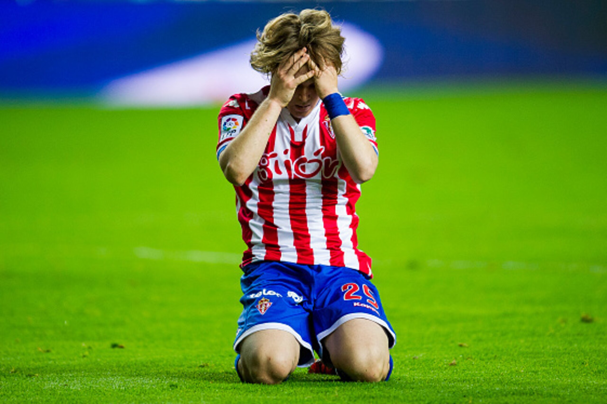 GIJON, SPAIN - NOVEMBER 01: Halilovic of Real Sporting de Gijon reacts during the La Liga match between Real Sporting de Gijon and Malaga CF at Estadio El Molinon on November 1, 2015 in Gijon, Spain. (Photo by Juan Manuel Serrano Arce/Getty Images) GIJON, SPAIN - NOVEMBER 01: Halilovic of Real Sporting de Gijon reacts during the La Liga match between Real Sporting de Gijon and Malaga CF at Estadio El Molinon on November 1, 2015 in Gijon, Spain. (Photo by Juan Manuel Serrano Arce/Getty Images)