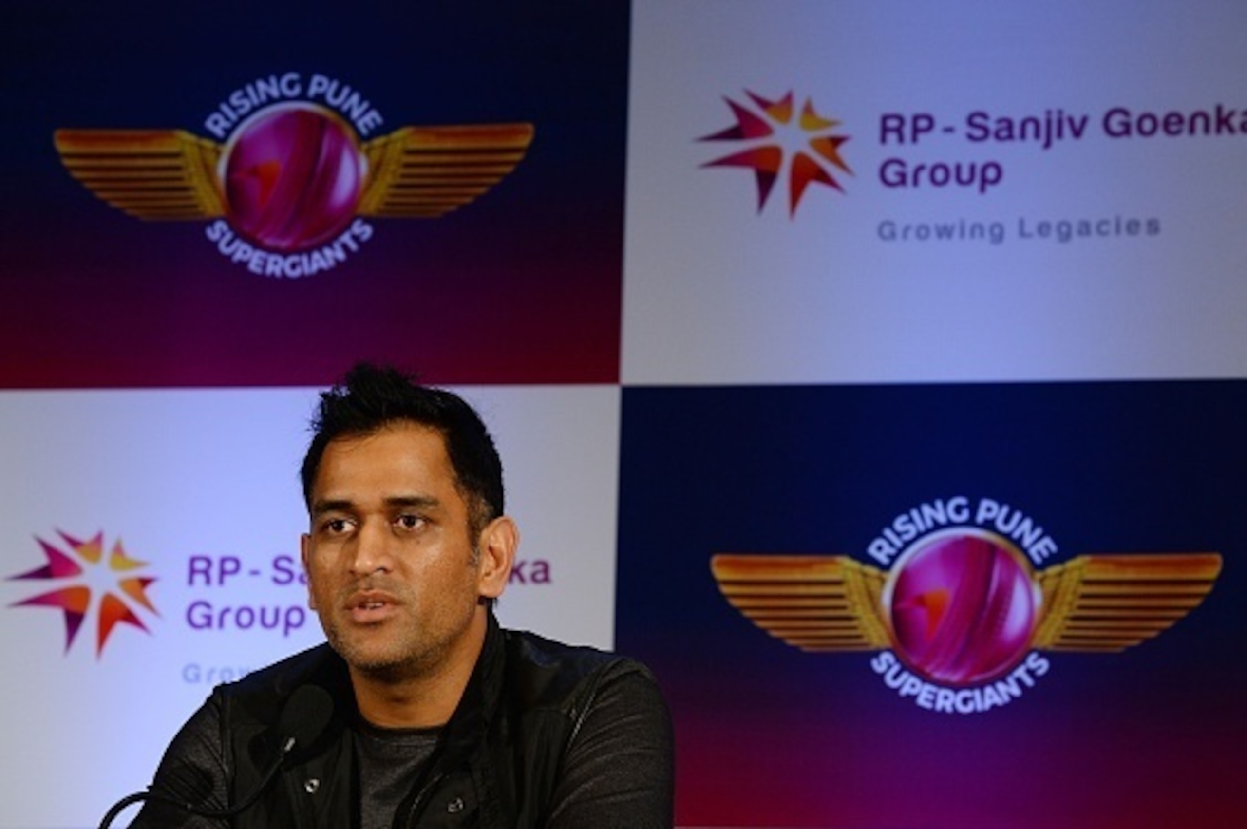 Indian Premier League Rising Pune Supergiants cricket team captain Mahendra Singh Dhoni speaks during an event to unveil the team jersey in New Delhi on February 15, 2016. AFP PHOTO / SAJJAD HUSSAIN / AFP / SAJJAD HUSSAIN        (Photo credit should read 