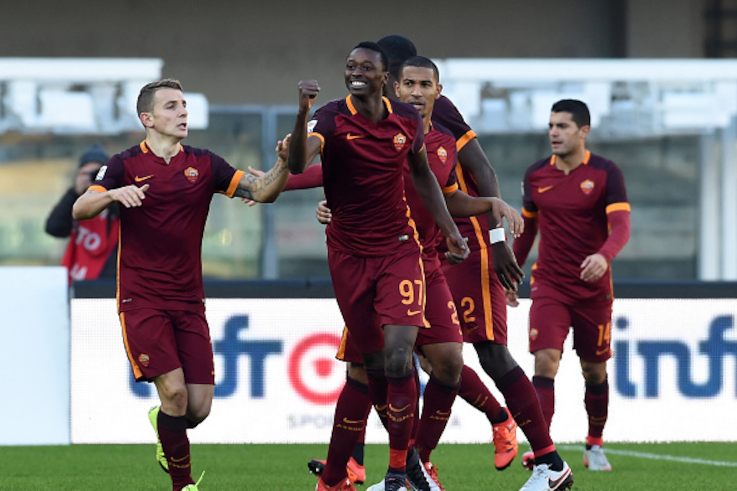 VERONA, ITALY - JANUARY 06: (C) Umar Sadiq of AS Roma celebrates his first goal during the Serie A match between AC Chievo Verona and AS Roma at Stadio Marc'Antonio Bentegodi on January 6, 2016 in Verona, Italy. (Photo by Pier Marco Tacca/Getty Images) VERONA, ITALY - JANUARY 06: (C) Umar Sadiq of AS Roma celebrates his first goal during the Serie A match between AC Chievo Verona and AS Roma at Stadio Marc'Antonio Bentegodi on January 6, 2016 in Verona, Italy. (Photo by Pier Marco Tacca/Getty Images)