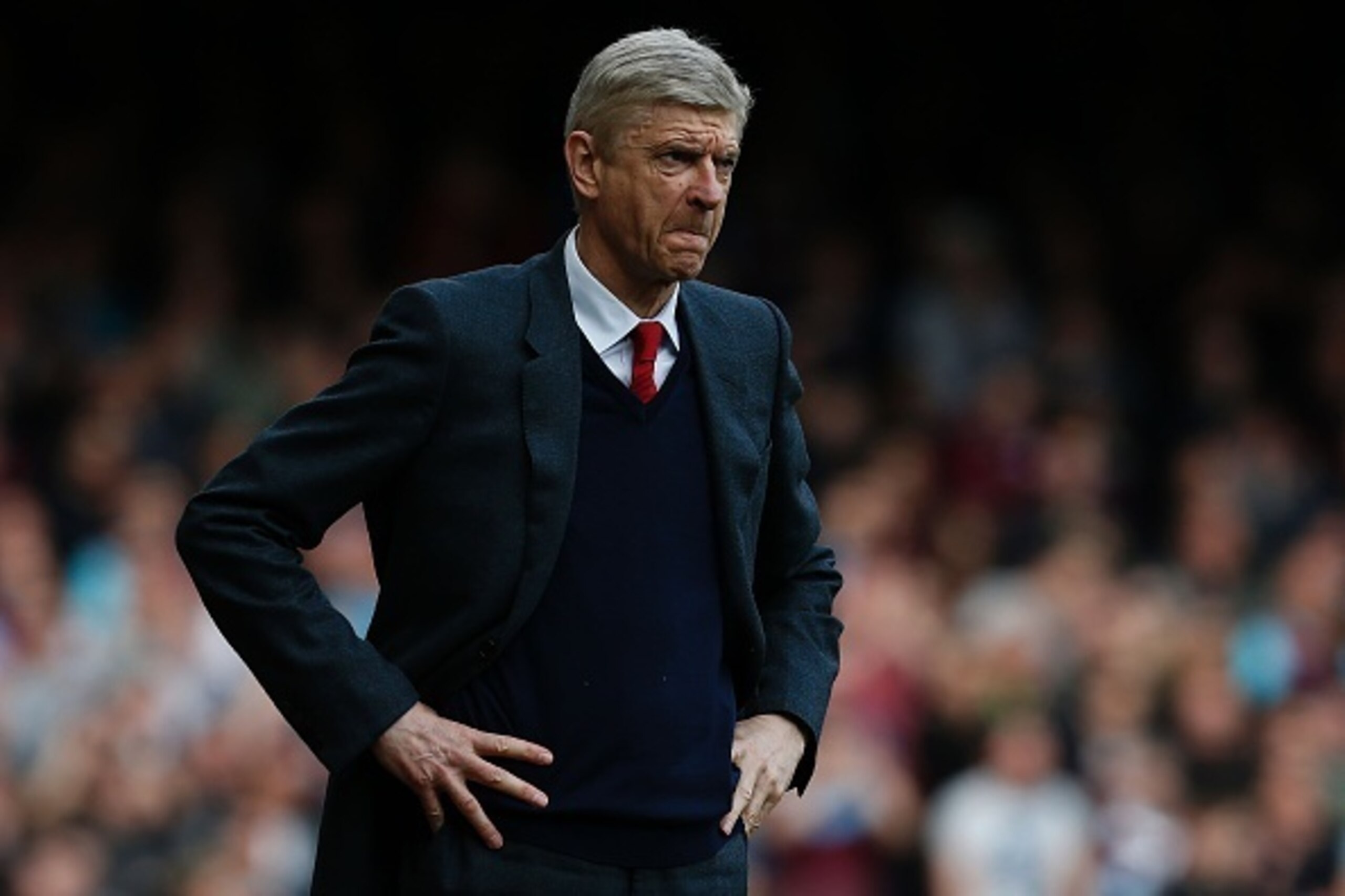 Arsenal's French manager Arsene Wenger reacts during the English Premier League football match between West Ham United and Arsenal at The Boleyn Ground in Upton Park, in east London on April 9, 2016.
The match ended 3-3. / AFP / Ian Kington / RESTRICTED T