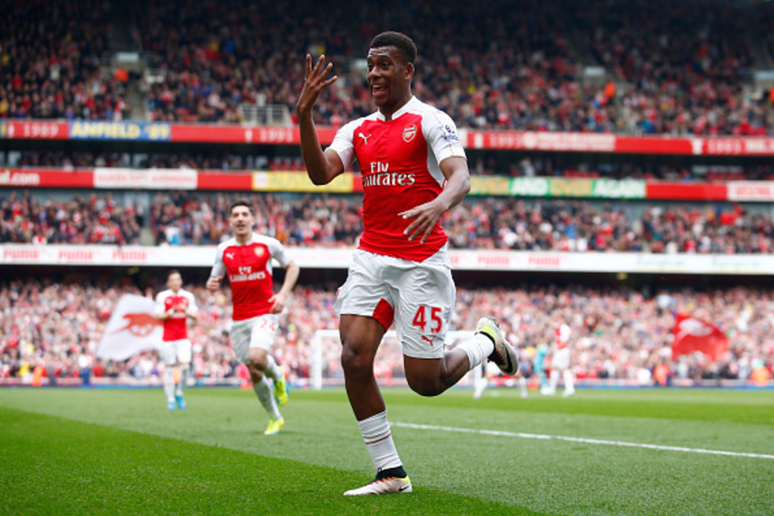 LONDON, ENGLAND - APRIL 02:  Alex Iwobi of Arsenal celebrates scoring his team's second goal during the Barclays Premier League match between Arsenal and Watford at Emirates Stadium on April 2, 2016 in London, England.  (Photo by Julian Finney/Getty Image