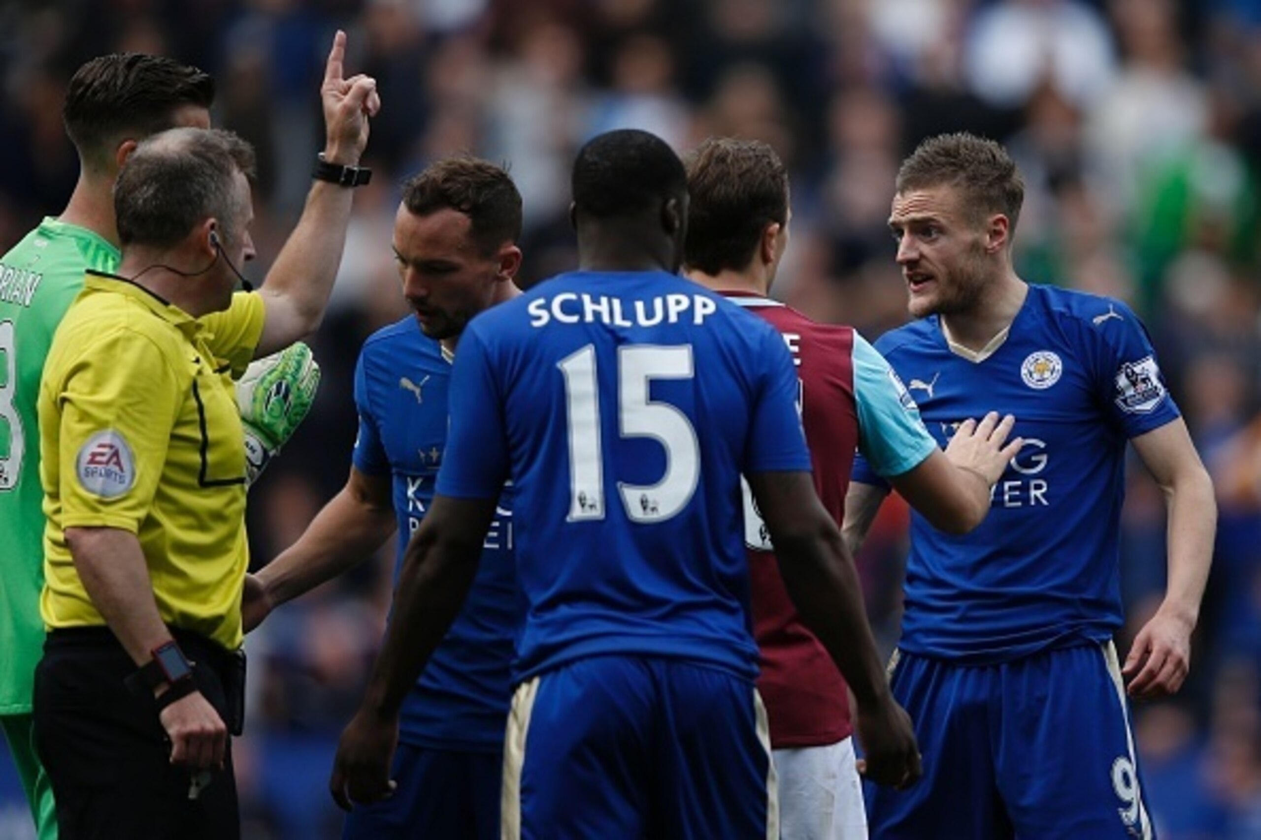 Leicester City's English striker Jamie Vardy (R) reacts after referee Jonathan Moss (L) showed Vardy his second yellow card for simulation to send him off during the English Premier League football match between Leicester City and West Ham United at King 