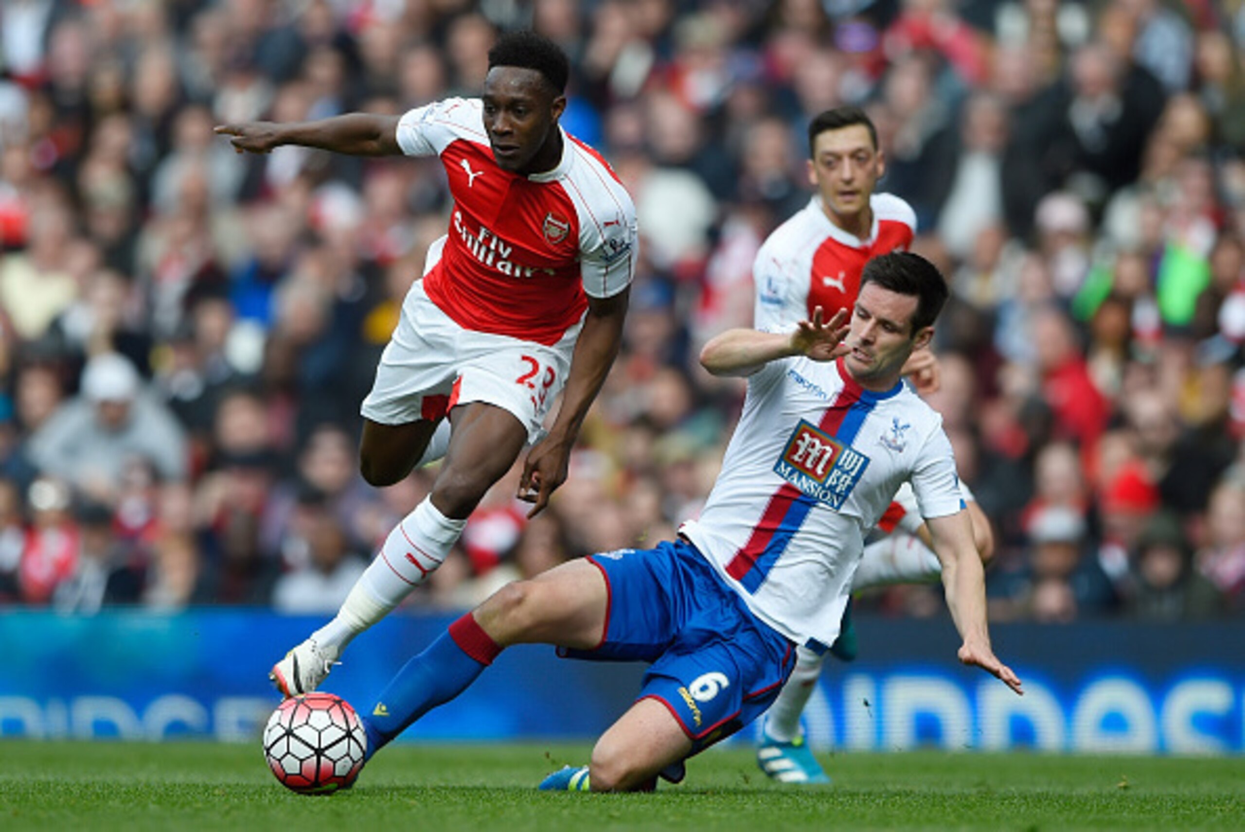 LONDON, ENGLAND - APRIL 17:  Danny Welbeck of Arsenal is tackled by Scott Dann of Crystal Palace during the Barclays Premier League match between Arsenal and Crystal Palace at the Emirates Stadium on April 17, 2016 in London, England.  (Photo by Mike Hewi
