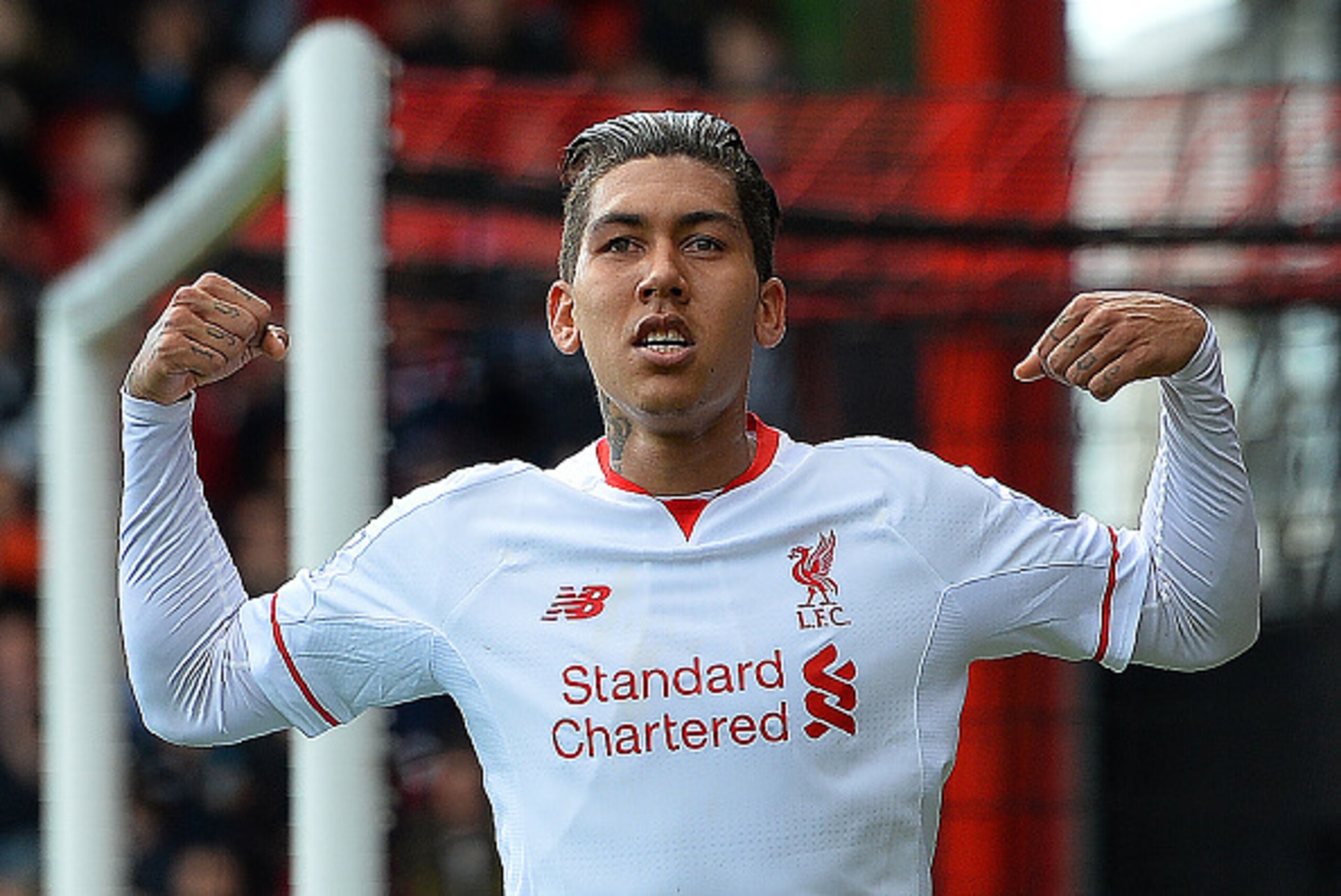 Liverpool's Brazilian midfielder Roberto Firmino celebrates scoring his team's first goal during the English Premier League football match between Bournemouth and Liverpool at the Vitality Stadium in Bournemouth, southern England on April 17, 2016. / AFP 