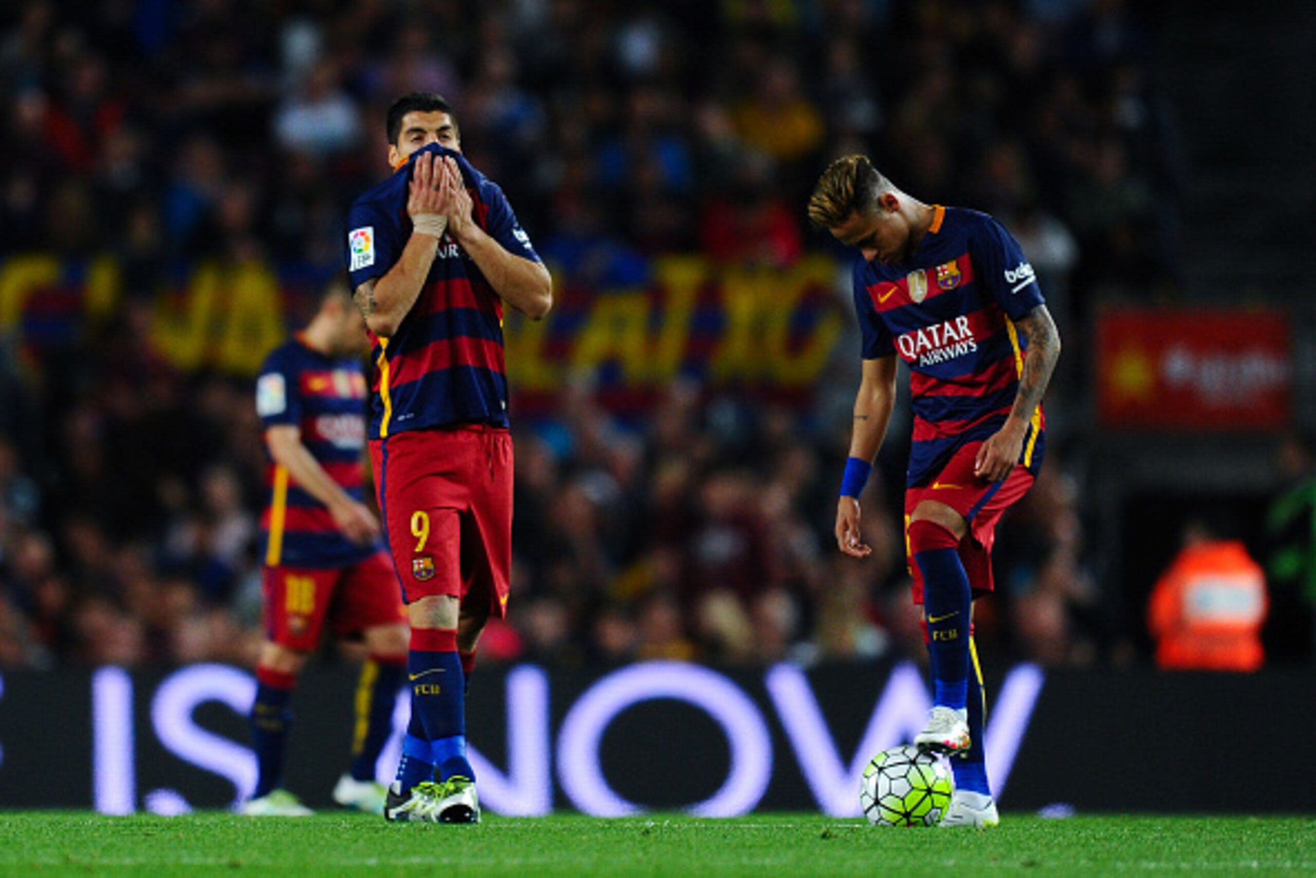 BARCELONA, SPAIN - APRIL 17:  Luis Suarez (L) and Neymar of FC Barcelona look on dejected after Santi Mina of Valencia CF scored his team's second goal during the La Liga match between FC Barcelona and Valencia CF at Camp Nou on April 17, 2016 in Barcelon
