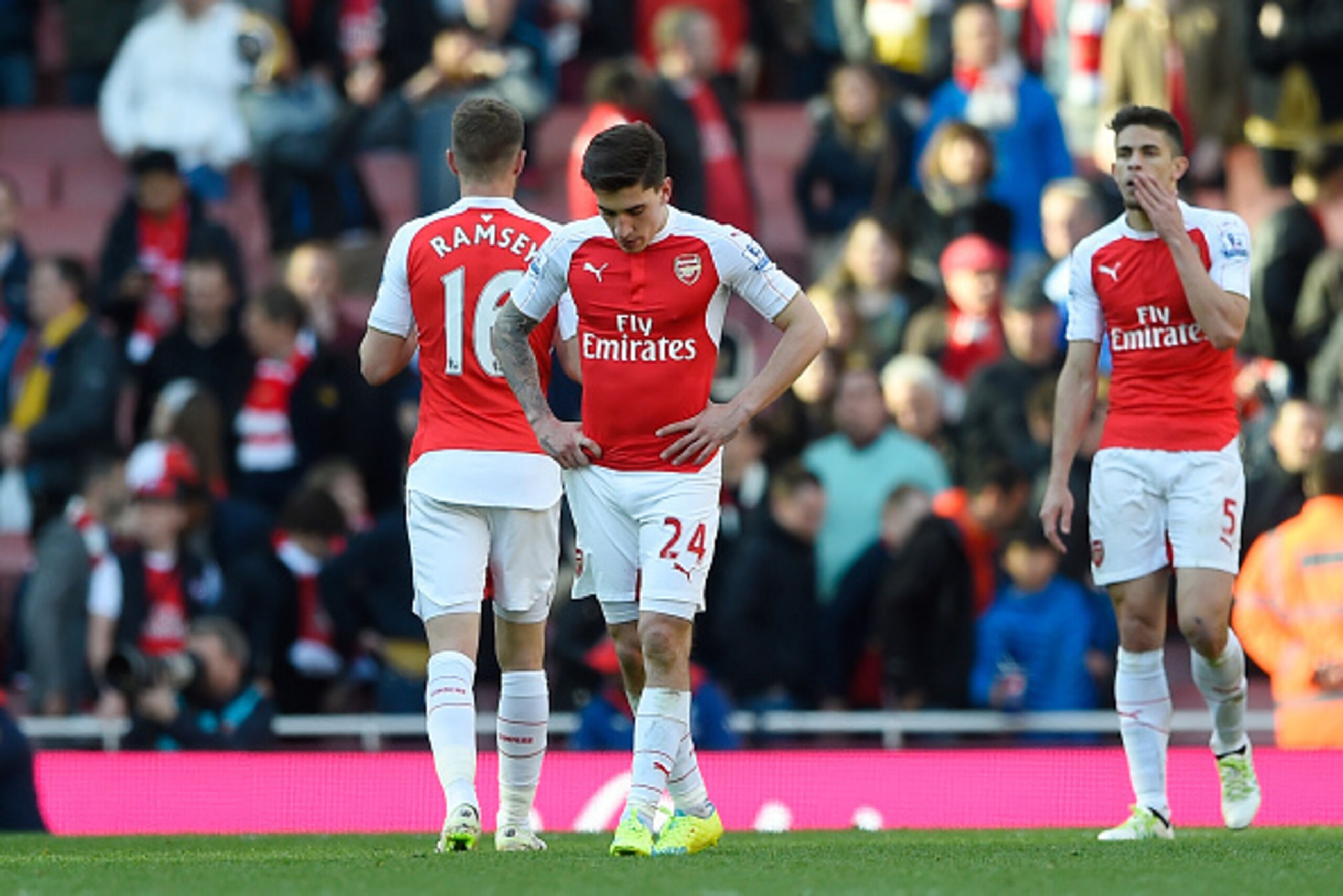 LONDON, ENGLAND - APRIL 17:  Hector Bellerin of Arsenal looks dejected following the Barclays Premier League match between Arsenal and Crystal Palace at the Emirates Stadium on April 17, 2016 in London, England.  (Photo by Mike Hewitt/Getty Images)