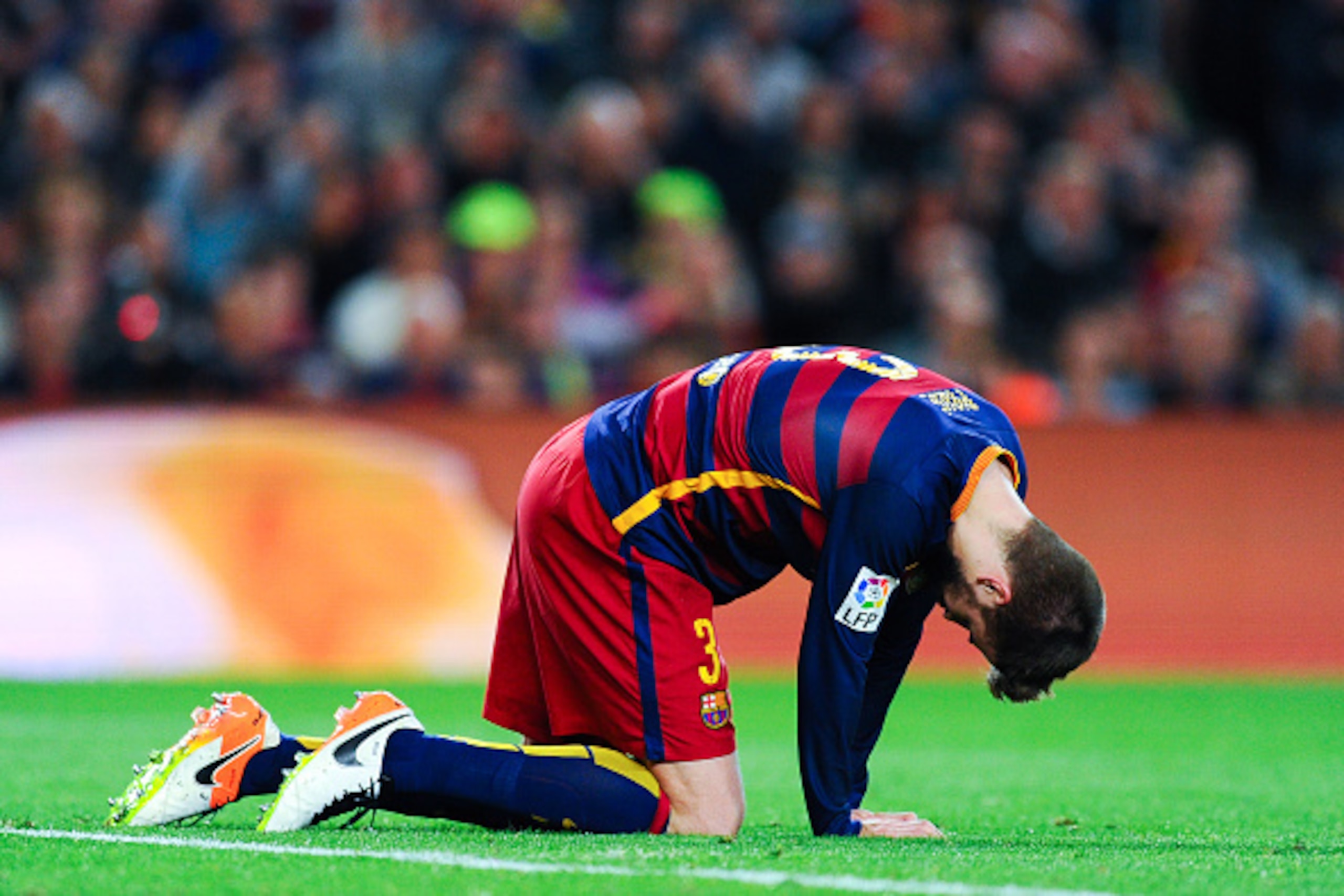BARCELONA, SPAIN - APRIL 17:  Gerard Pique of FC Barcelona reacts after missing a chance to score during the La Liga match between FC Barcelona and Valencia CF at Camp Nou on April 17, 2016 in Barcelona, Spain.  (Photo by David Ramos/Getty Images)