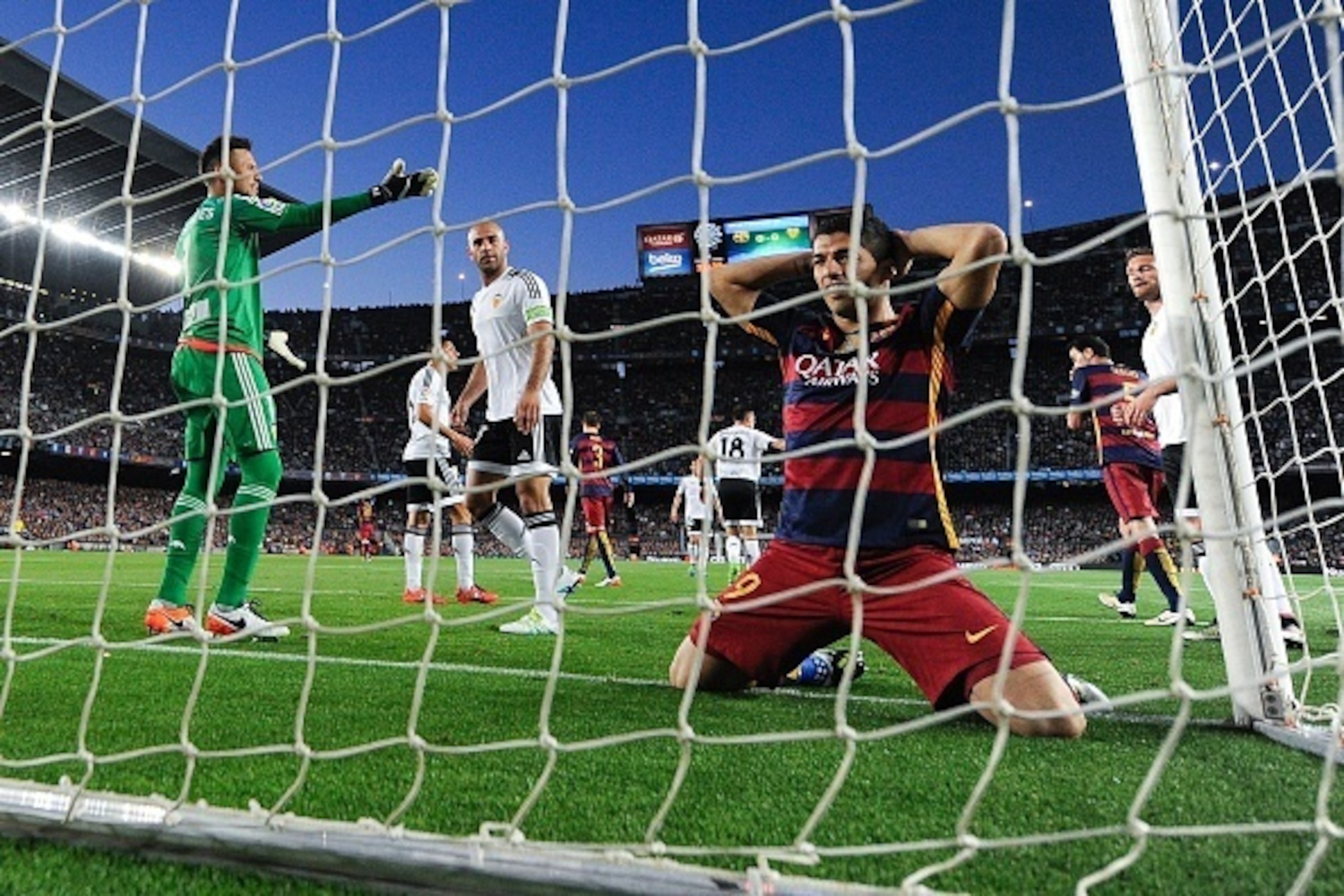 Barcelona's Uruguayan forward Luis Suarez kneels in the goal during the Spanish league football match FC Barcelona vs Valencia CF at the Camp Nou stadium in Barcelona on April 17, 2016. / AFP / JOSEP LAGO        (Photo credit should read JOSEP LAGO/AFP/Ge