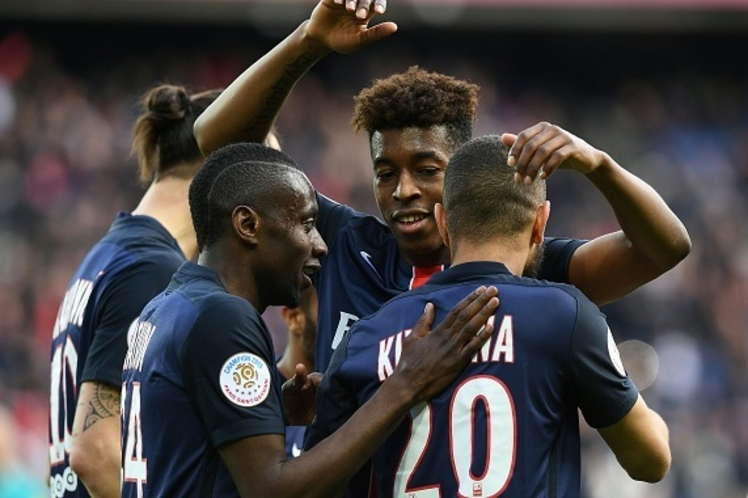 (from L) Paris Saint-Germain's French midfielder Blaise Matuidi, Paris Saint-Germain's French defender Presnel Kimpembe and Paris Saint-Germain's French defender  Layvin Kurzawa react during the French L1 football match between Paris Saint-Germain and Cae