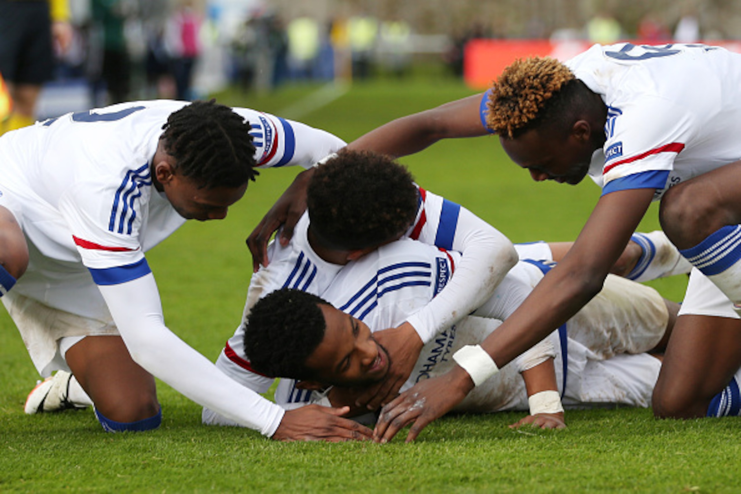 NYON, SWITZERLAND - APRIL 18: Kasey Palmer of Chelsea FC (C) celebrates with his teammates after scoring his team's second goal during the UEFA Youth League Final match between Paris Saint Germain and Chelsea FC at Colovray Stadion on April 18, 2016 in Ny
