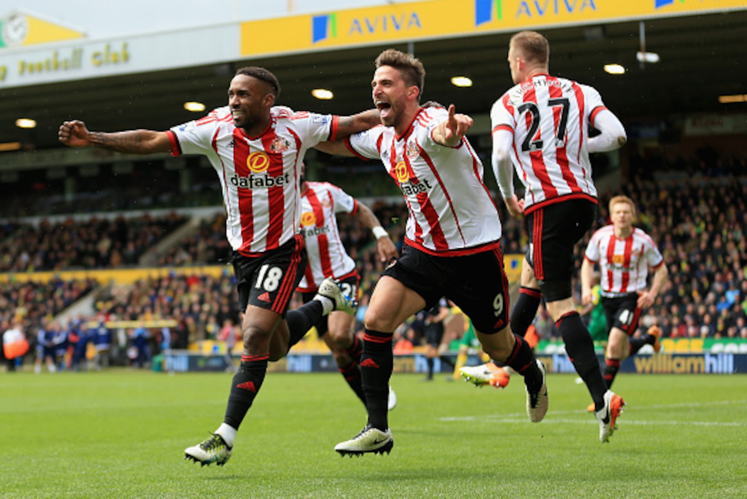 NORWICH, ENGLAND - APRIL 16:  Jermain Defoe (L) of Sunderland celebrates scoring his team's second goal with Fabio Borini during the Barclays Premier League match between Norwich City and Sunderland at Carrow Road on April 16, 2016 in Norwich, England.  (