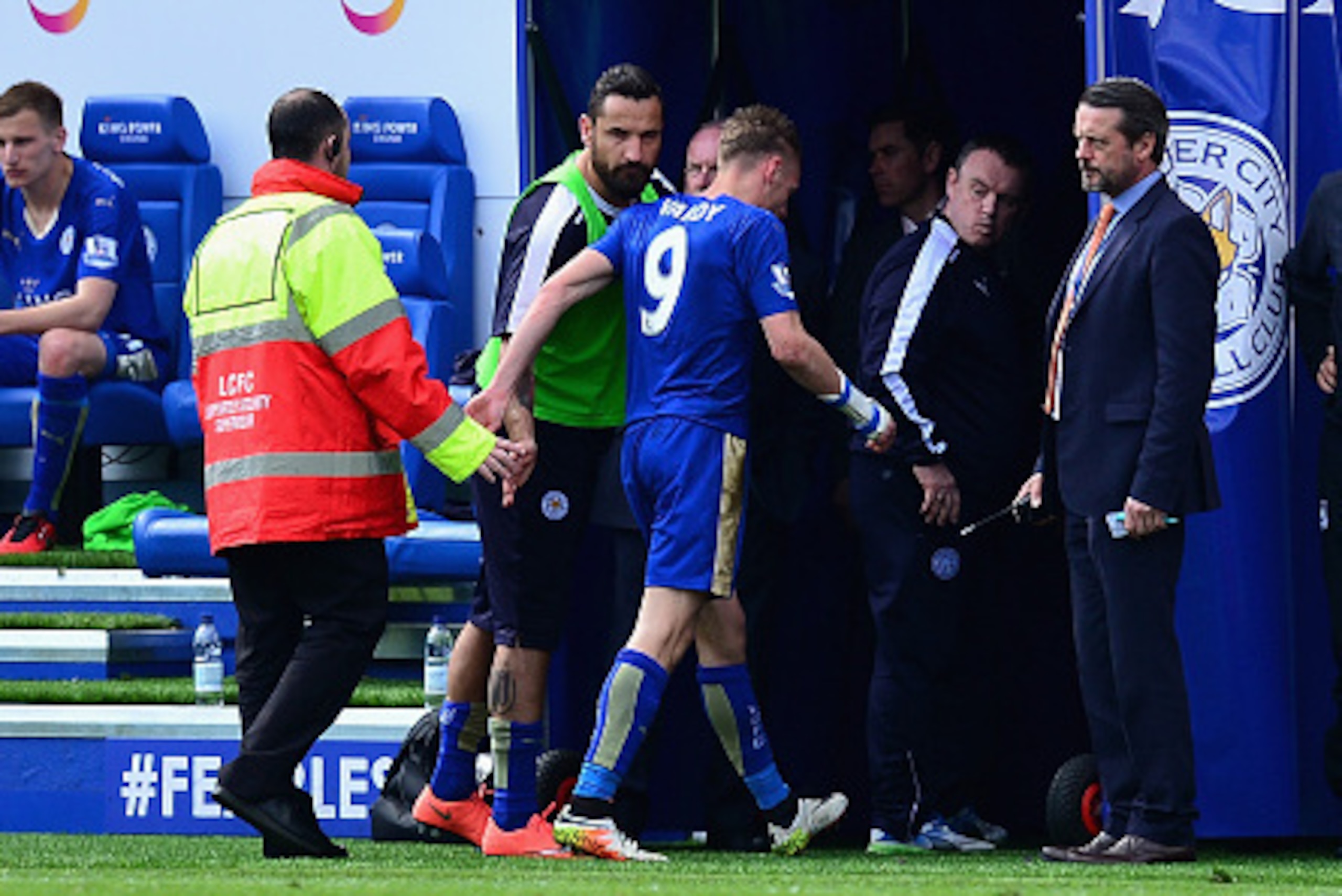 LEICESTER, ENGLAND - APRIL 17:  Jamie Vardy of Leicester City walks off after being sent off by referee Jonathan Moss during the Barclays Premier League match between Leicester City and West Ham United at The King Power Stadium on April 17, 2016 in Leices