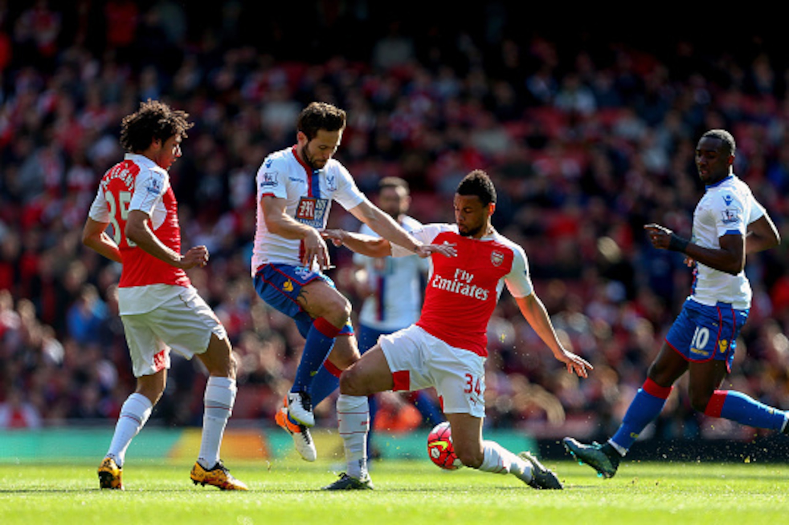 LONDON, ENGLAND - APRIL 17 : Francis Coquelin of Arsenal and Yohan Cabaye of Crystal Palace battle it out as Mohamed Elneny of Arsenal and Yannick Bolaise of Crystal Palace look on during the Barclays Premier League match between Arsenal and Crystal Pala LONDON, ENGLAND - APRIL 17 : Francis Coquelin of Arsenal and Yohan Cabaye of Crystal Palace battle it out as Mohamed Elneny of Arsenal and Yannick Bolaise of Crystal Palace look on during the Barclays Premier League match between Arsenal and Crystal Pala