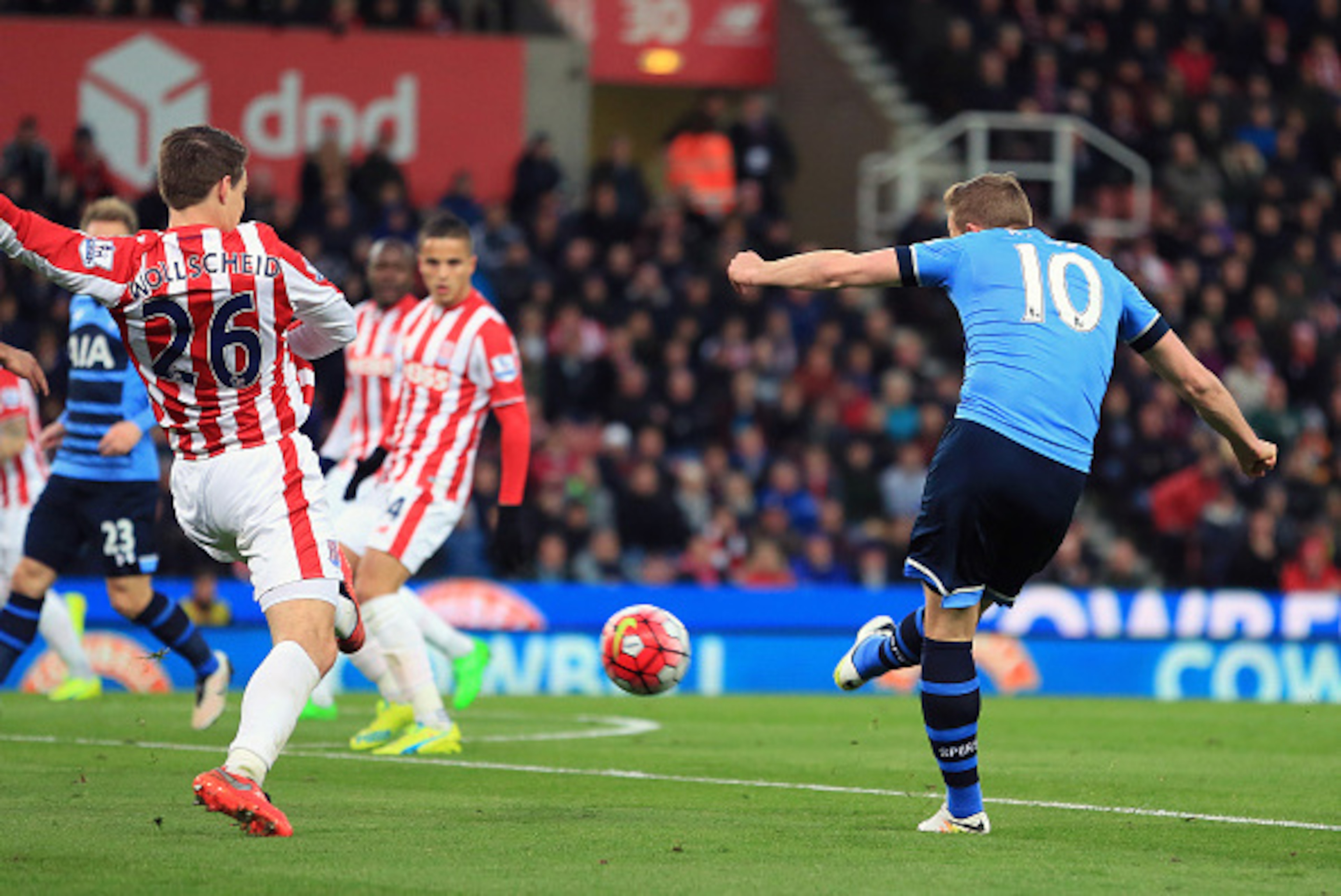 STOKE ON TRENT, ENGLAND - APRIL 18: Harry Kane of Tottenham Hotspur scores the opening goal during the Barclays Premier League match between Stoke City and Tottenham Hotspur at Britannia Stadium on April 18, 2016 in Stoke on Trent, England. (Photo by Jame