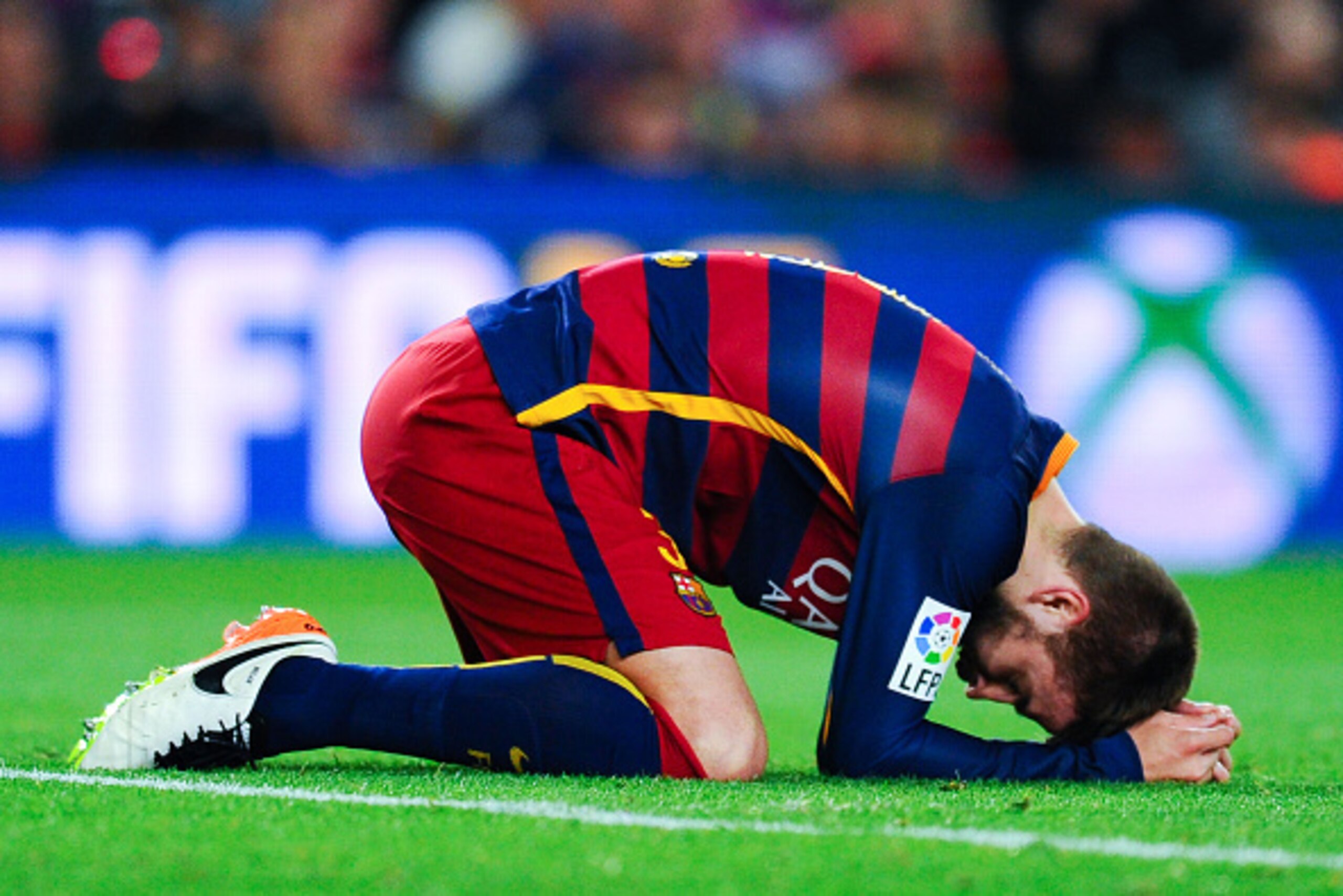 BARCELONA, SPAIN - APRIL 17:  Gerard Pique of FC Barcelona reacts after missing a chance to score during the La Liga match between FC Barcelona and Valencia CF at Camp Nou on April 17, 2016 in Barcelona, Spain.  (Photo by David Ramos/Getty Images)