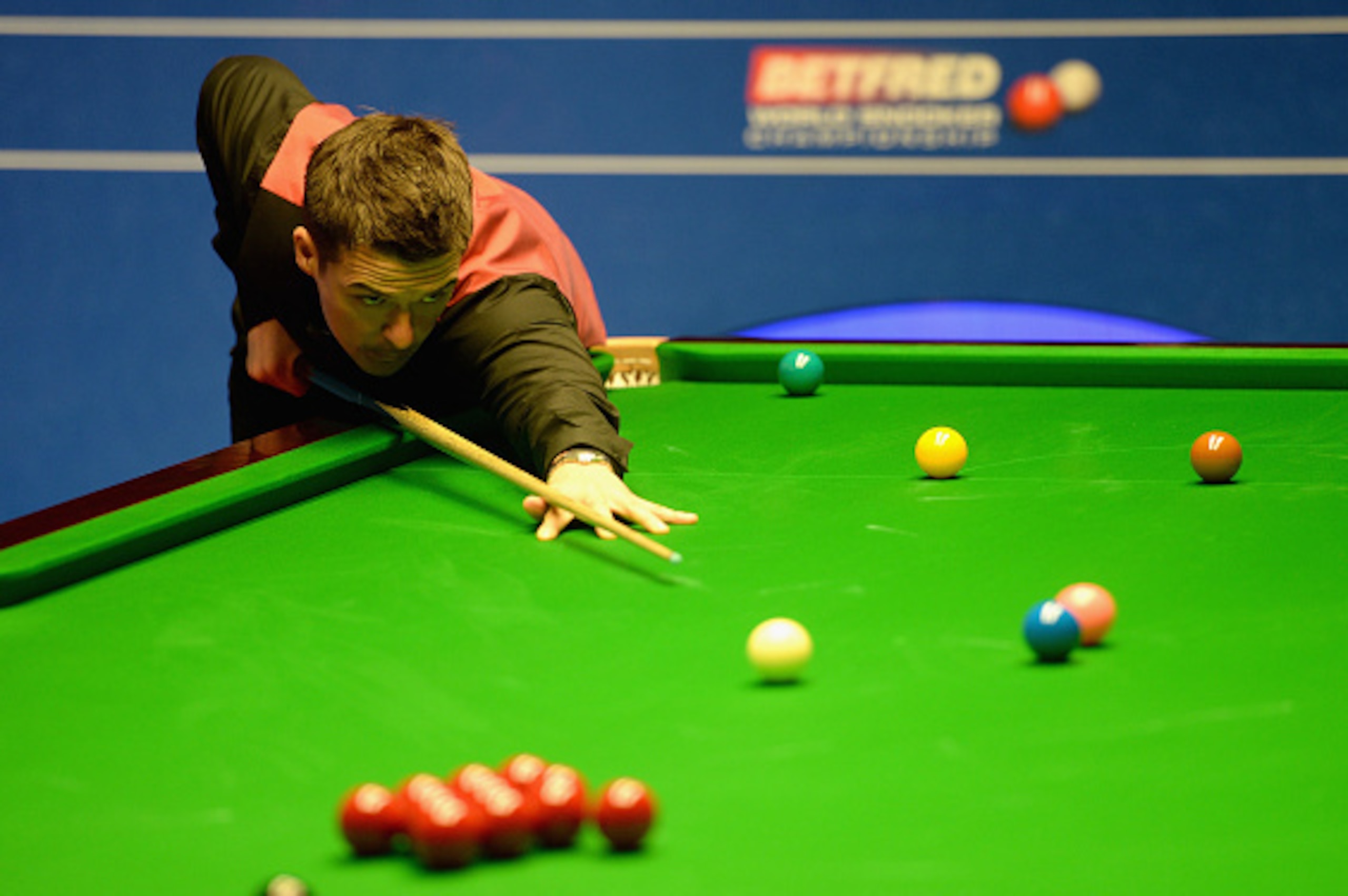 SHEFFIELD, ENGLAND - APRIL 19: Michael Holt plays a shot against Neil Robertson during their first round match of the World Snooker Championship at Crucible Theatre on April 19, 2016 in Sheffield, England. (Photo by Gareth Copley/Getty Images) SHEFFIELD, ENGLAND - APRIL 19: Michael Holt plays a shot against Neil Robertson during their first round match of the World Snooker Championship at Crucible Theatre on April 19, 2016 in Sheffield, England. (Photo by Gareth Copley/Getty Images)