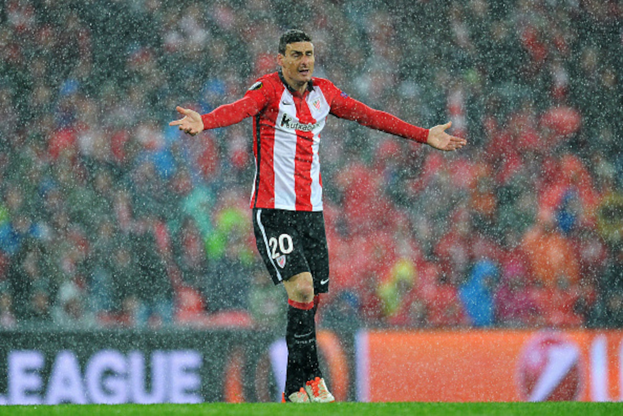 BILBAO, SPAIN - APRIL 07: Aritz Aduriz of Athletic Club Bilbao reacts during the UEFA Europa League quarter final first leg match between Athletic Bilbao and Sevilla at San Mames Stadium on April 7, 2016 in Bilbao, Spain. (Photo by David Ramos/Getty Ima BILBAO, SPAIN - APRIL 07: Aritz Aduriz of Athletic Club Bilbao reacts during the UEFA Europa League quarter final first leg match between Athletic Bilbao and Sevilla at San Mames Stadium on April 7, 2016 in Bilbao, Spain. (Photo by David Ramos/Getty Ima