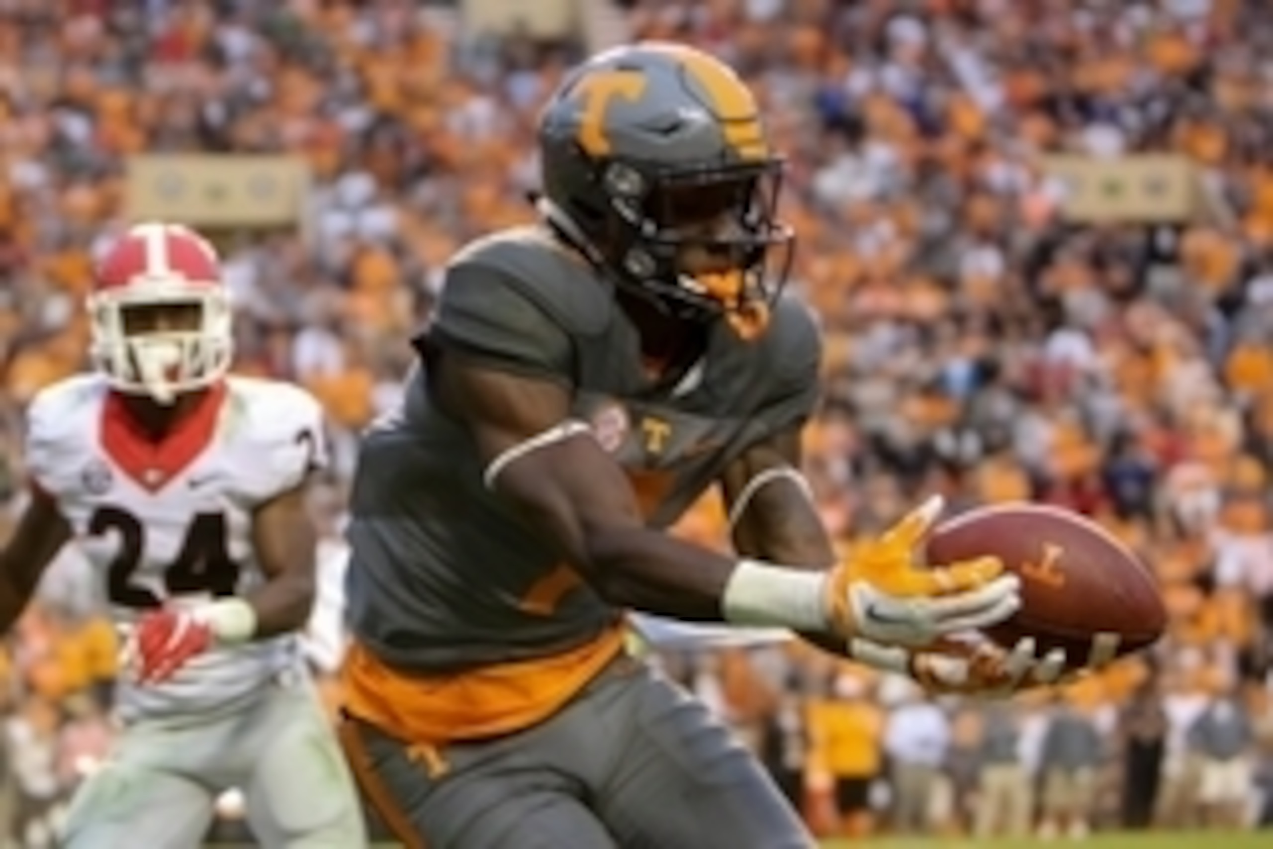 Oct 10, 2015; Knoxville, TN, USA; Tennessee Volunteers wide receiver Preston Williams (7) misses a catch during the second half against the Georgia Bulldogs at Neyland Stadium. Tennessee won 38 to 31. Mandatory Credit: Randy Sartin-USA TODAY Sports Oct 10, 2015; Knoxville, TN, USA; Tennessee Volunteers wide receiver Preston Williams (7) misses a catch during the second half against the Georgia Bulldogs at Neyland Stadium. Tennessee won 38 to 31. Mandatory Credit: Randy Sartin-USA TODAY Sports