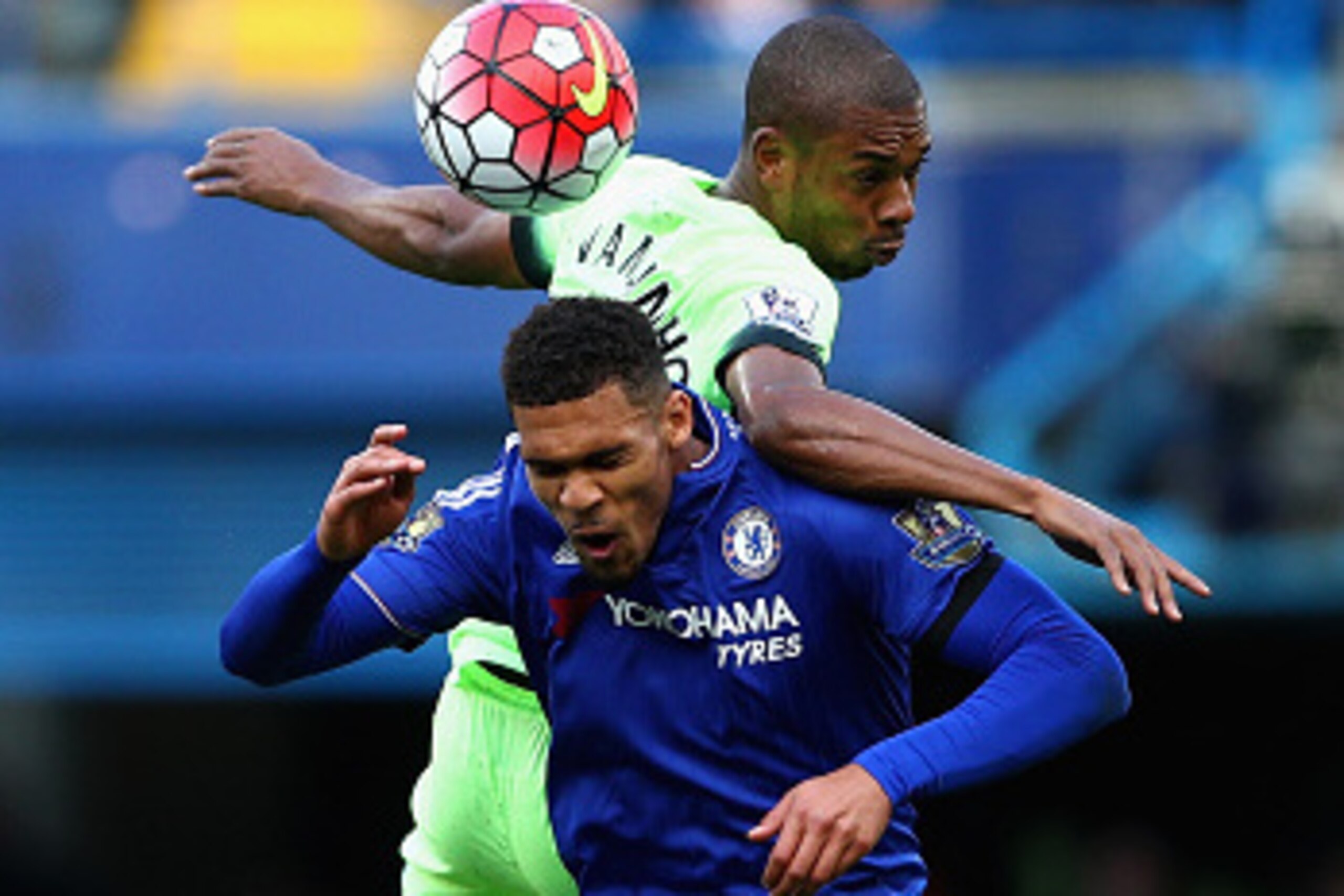 LONDON, ENGLAND - APRIL 16:  Fernando of Manchester City challenges Ruben Loftus-Cheek of Chelsea during the Barclays Premier League match between Chelsea and Manchester City at Stamford Bridge on April 16, 2016 in London, England.  (Photo by Paul Gilham/