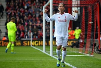 Liverpool's Brazilian midfielder Roberto Firmino celebrates scoring his team's first goal during the English Premier League football match between Bournemouth and Liverpool at the Vitality Stadium in Bournemouth, southern England on April 17, 2016. / AFP 