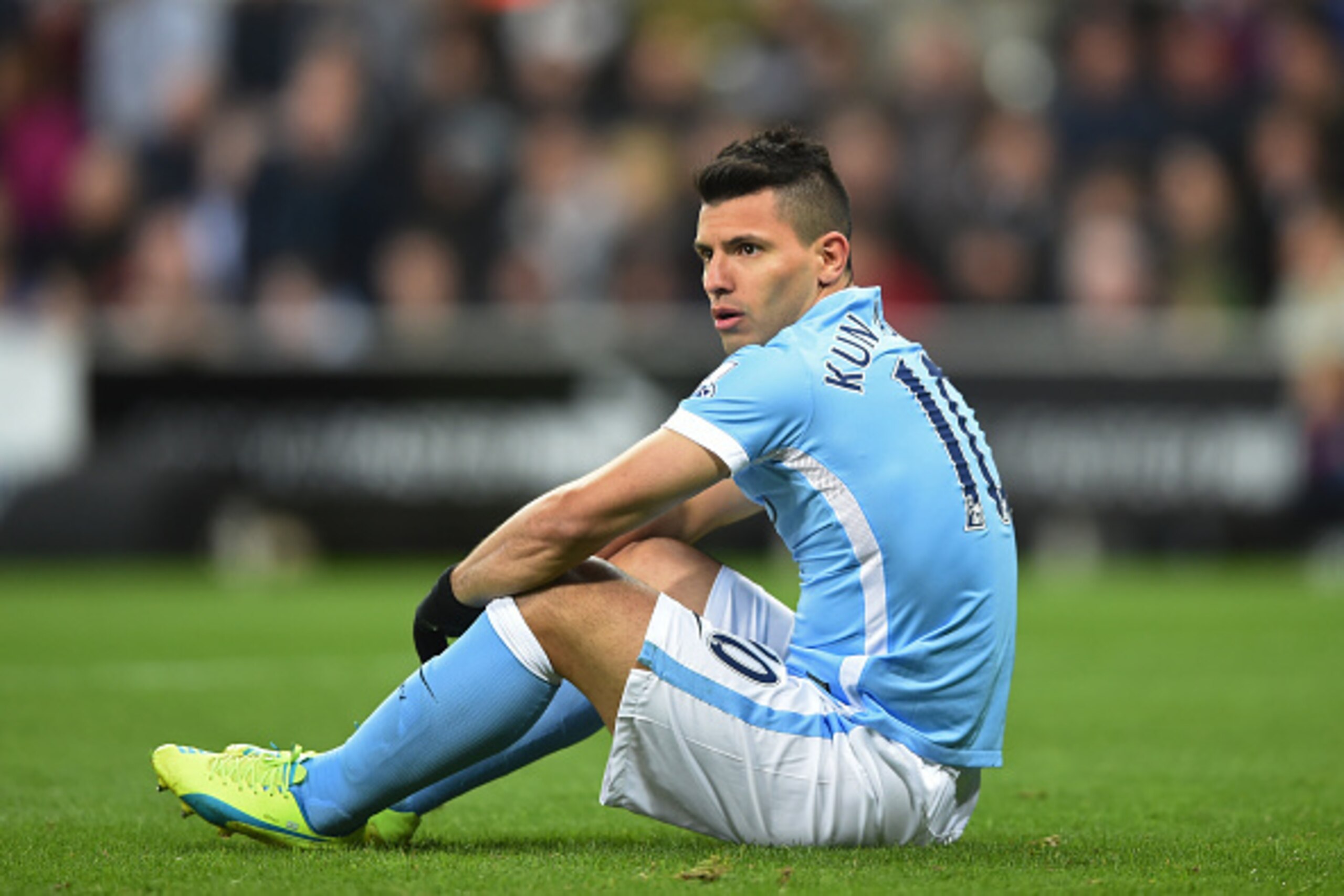 NEWCASTLE UPON TYNE, ENGLAND - APRIL 19:  Sergio Aguero of Manchester City reacts after a missed chance on goal during the Barclays Premier League match between Newcastle United and Manchester City at St James' Park on April 19, 2016 in Newcastle, England