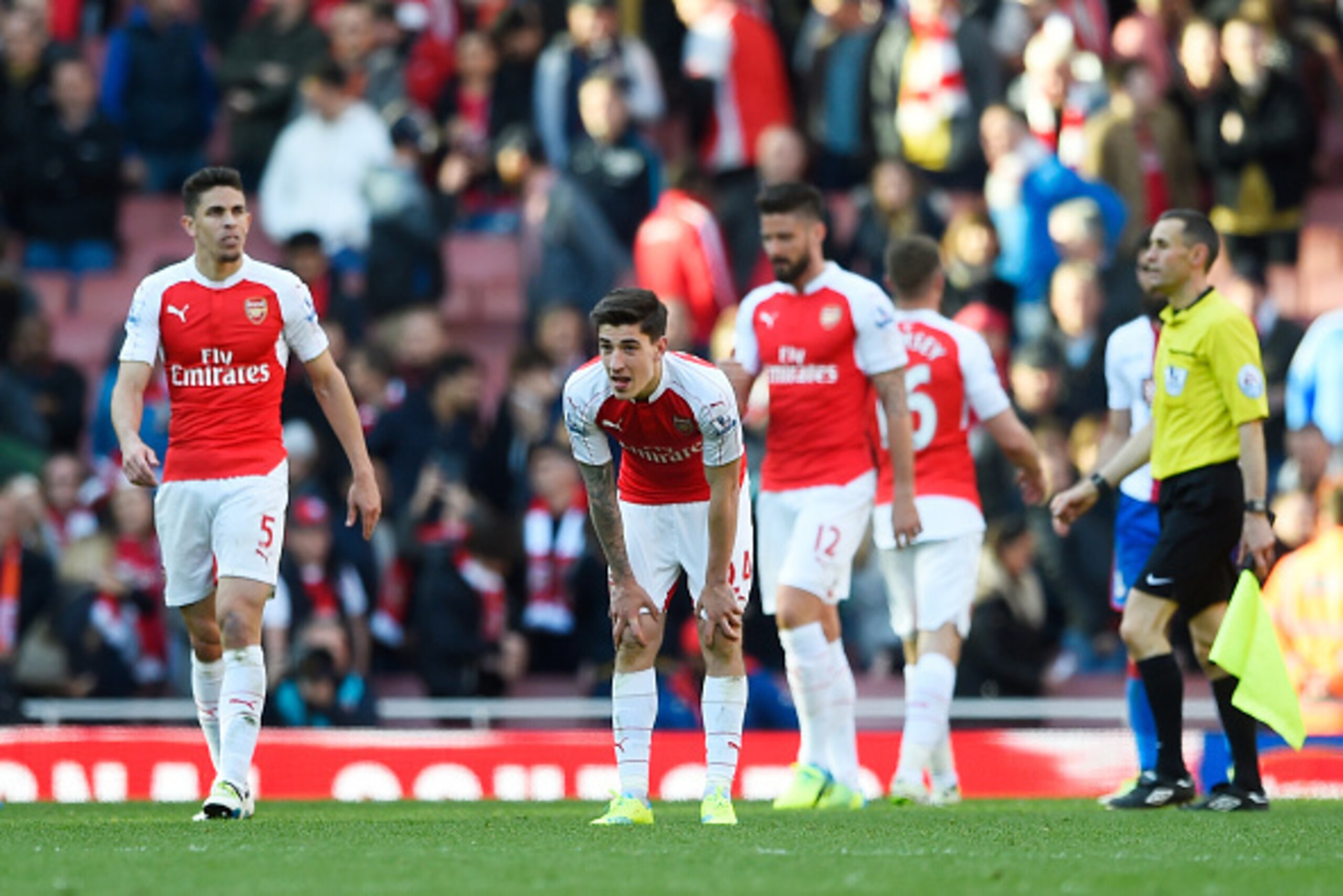 LONDON, ENGLAND - APRIL 17:  Hector Bellerin of Arsenal looks dejected following the Barclays Premier League match between Arsenal and Crystal Palace at the Emirates Stadium on April 17, 2016 in London, England.  (Photo by Mike Hewitt/Getty Images)
