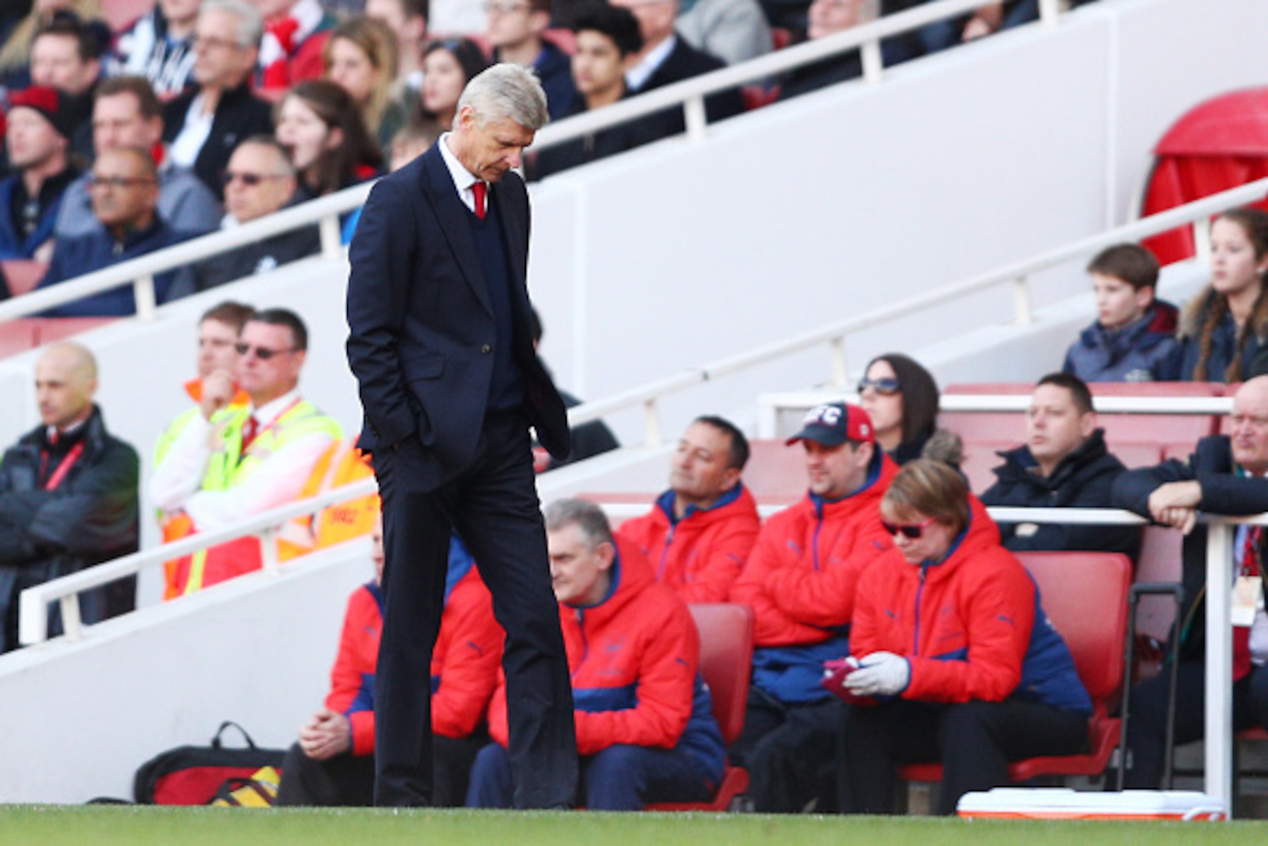 LONDON, ENGLAND - APRIL 17: Arsene Wenger the manager of Arsenal looks dejected after seeing his side concede during the Barclays Premier League match between Arsenal and Crystal Palace at the Emirates Stadium on April 17, 2016 in London, England.  (Photo