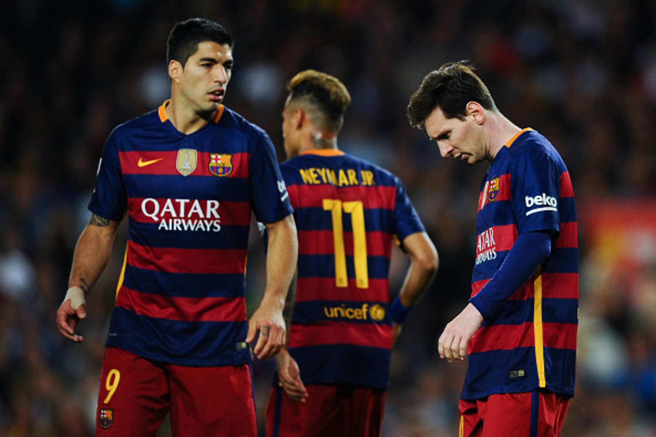 BARCELONA, SPAIN - APRIL 17:  Lionel Messi (R) of FC Barcelona looks on dejected past his team mates Neymar and Luis Suarez during the La Liga match between FC Barcelona and Valencia CF at Camp Nou on April 17, 2016 in Barcelona, Spain.  (Photo by David R